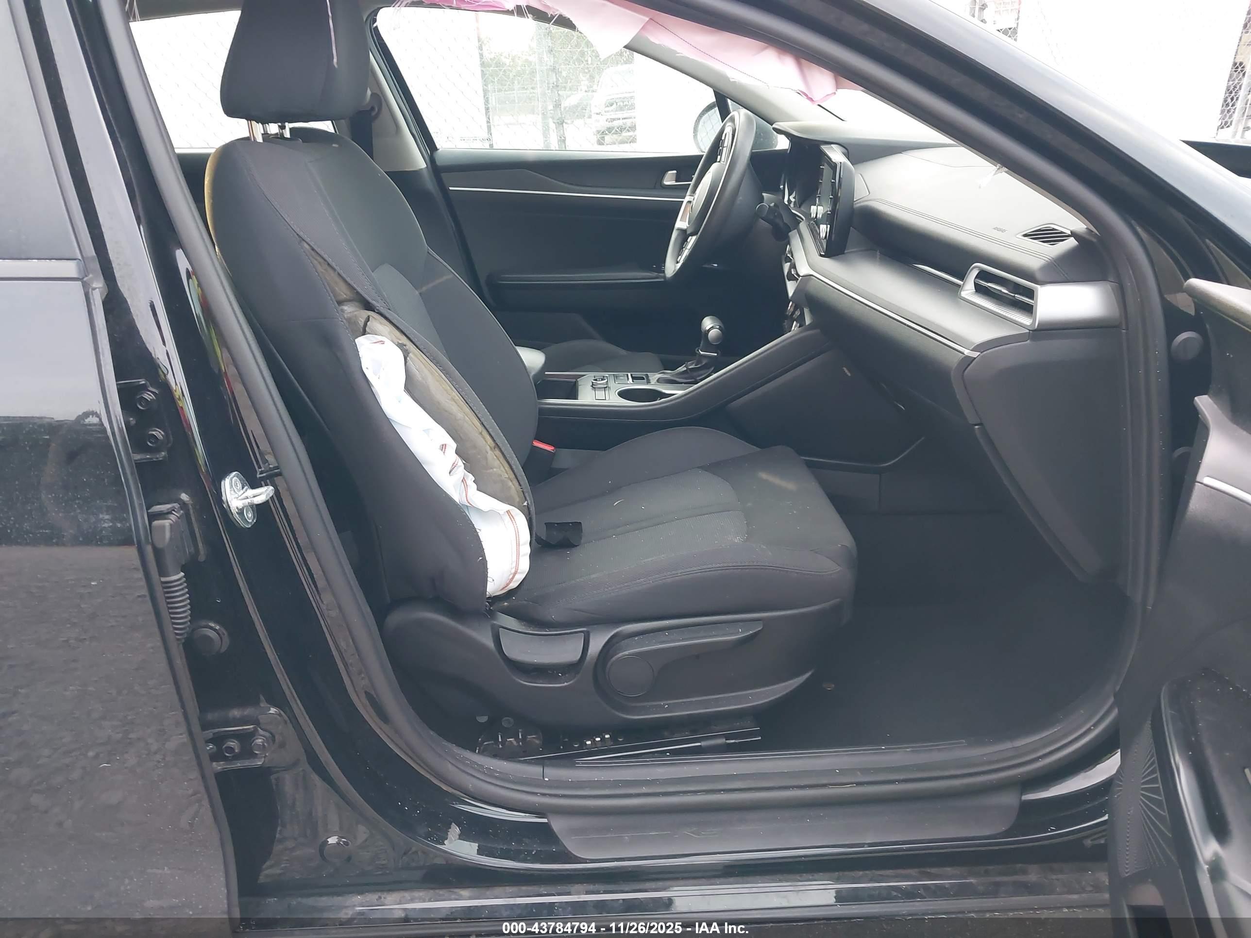 KIA K5 image 5