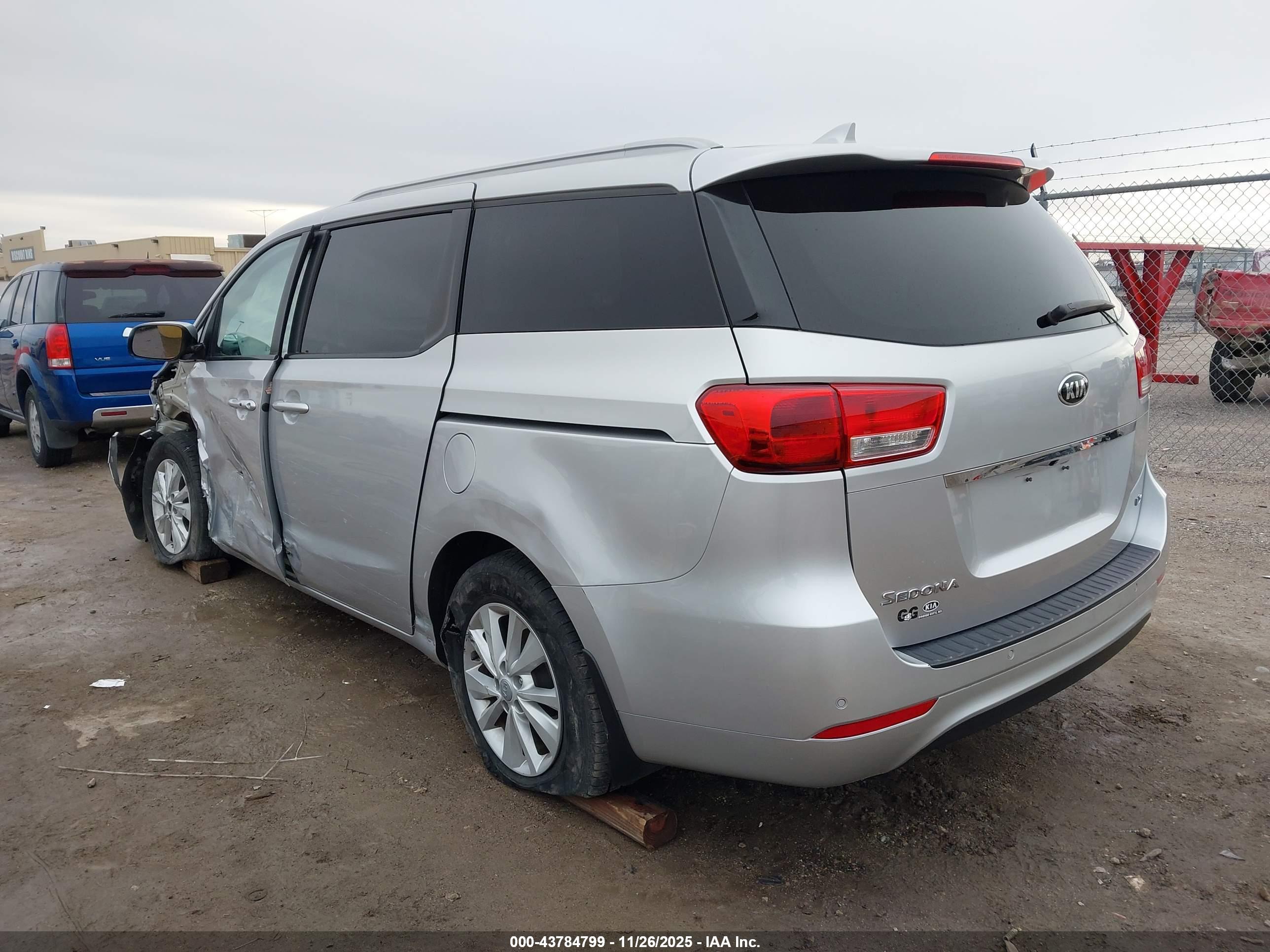 KIA SEDONA image 3