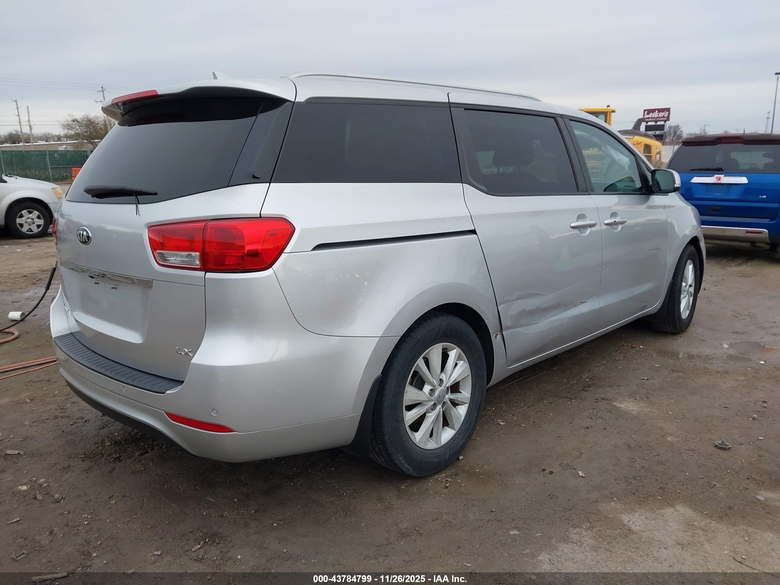 KIA SEDONA image 4