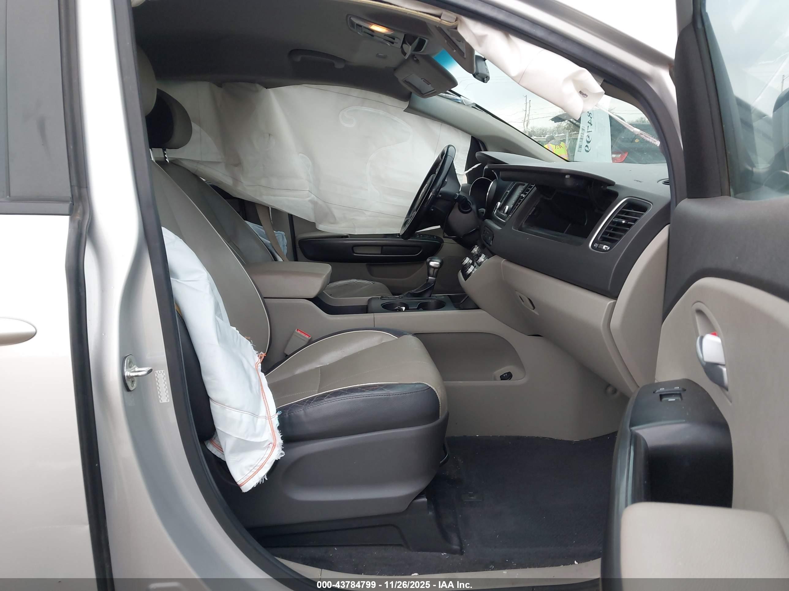 KIA SEDONA image 5