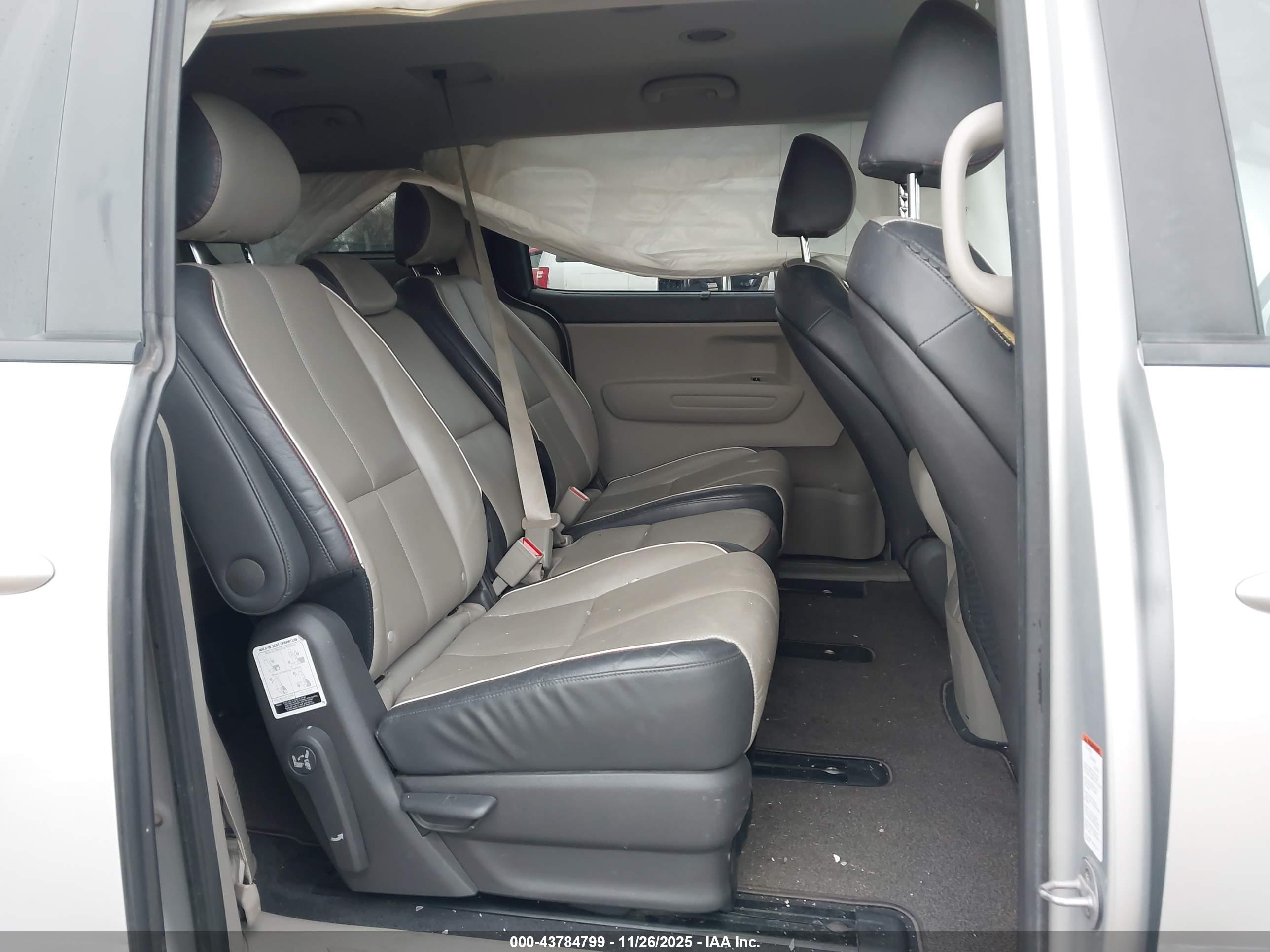 KIA SEDONA image 8
