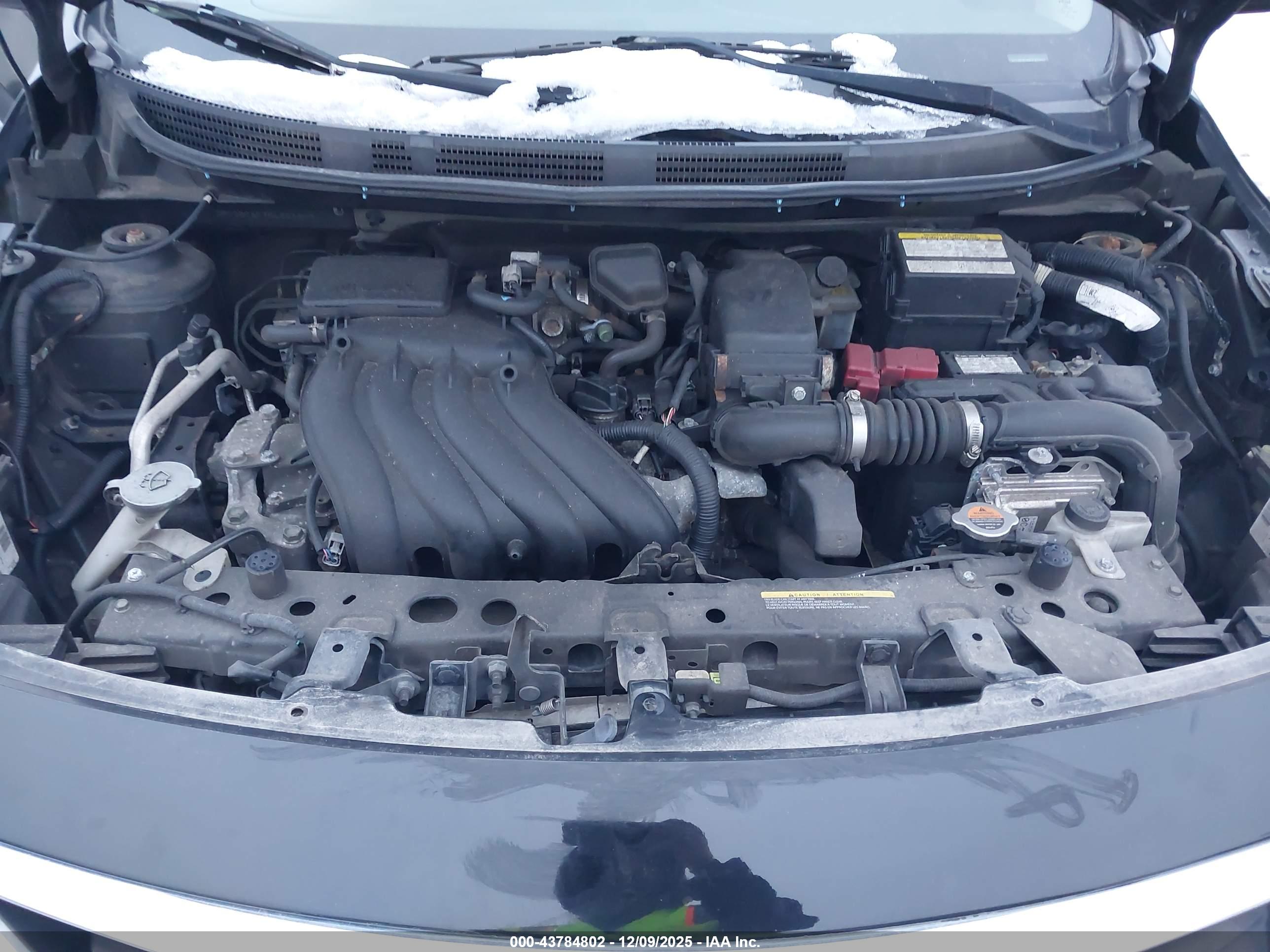 NISSAN VERSA image 10