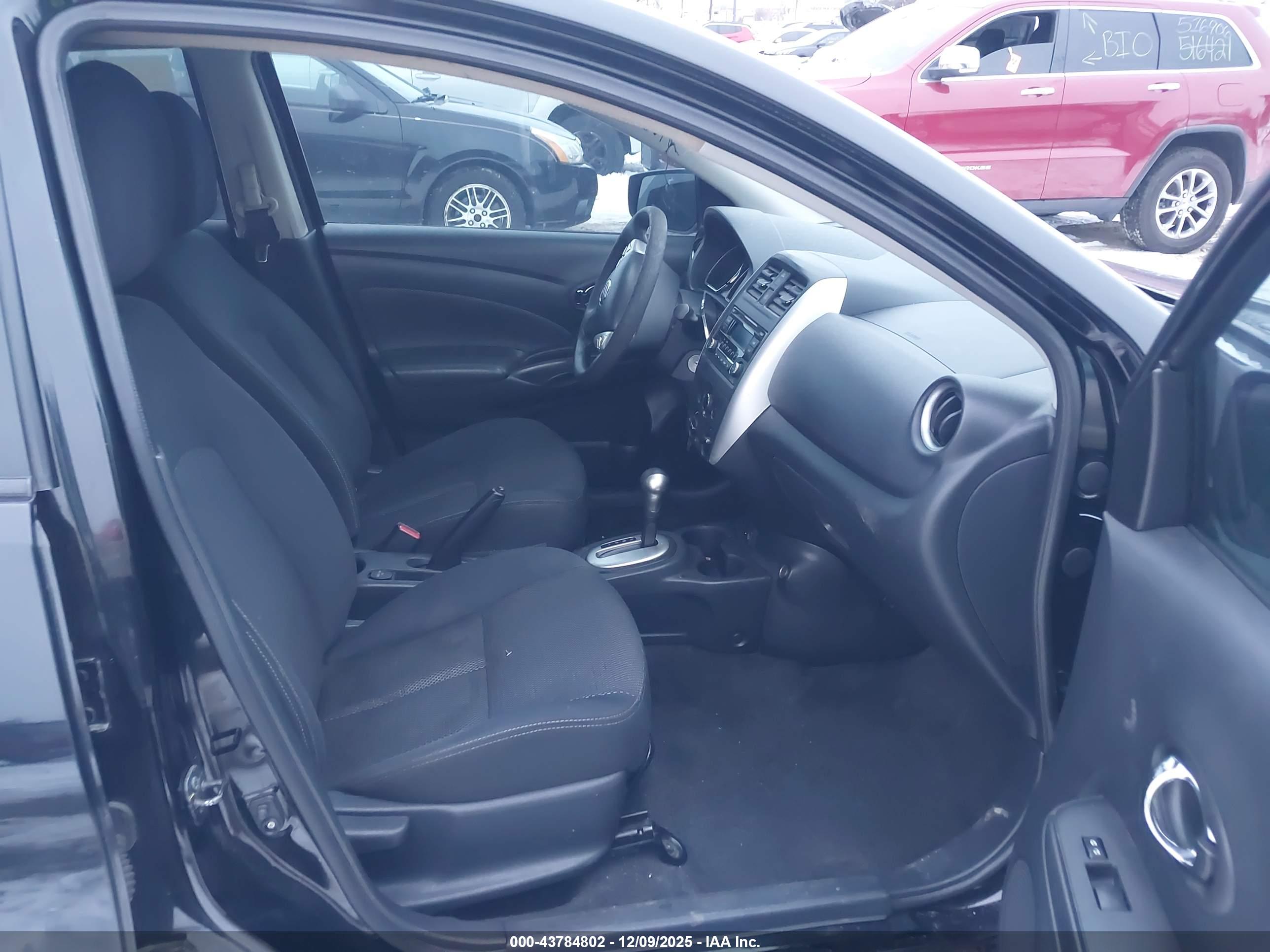 NISSAN VERSA image 5