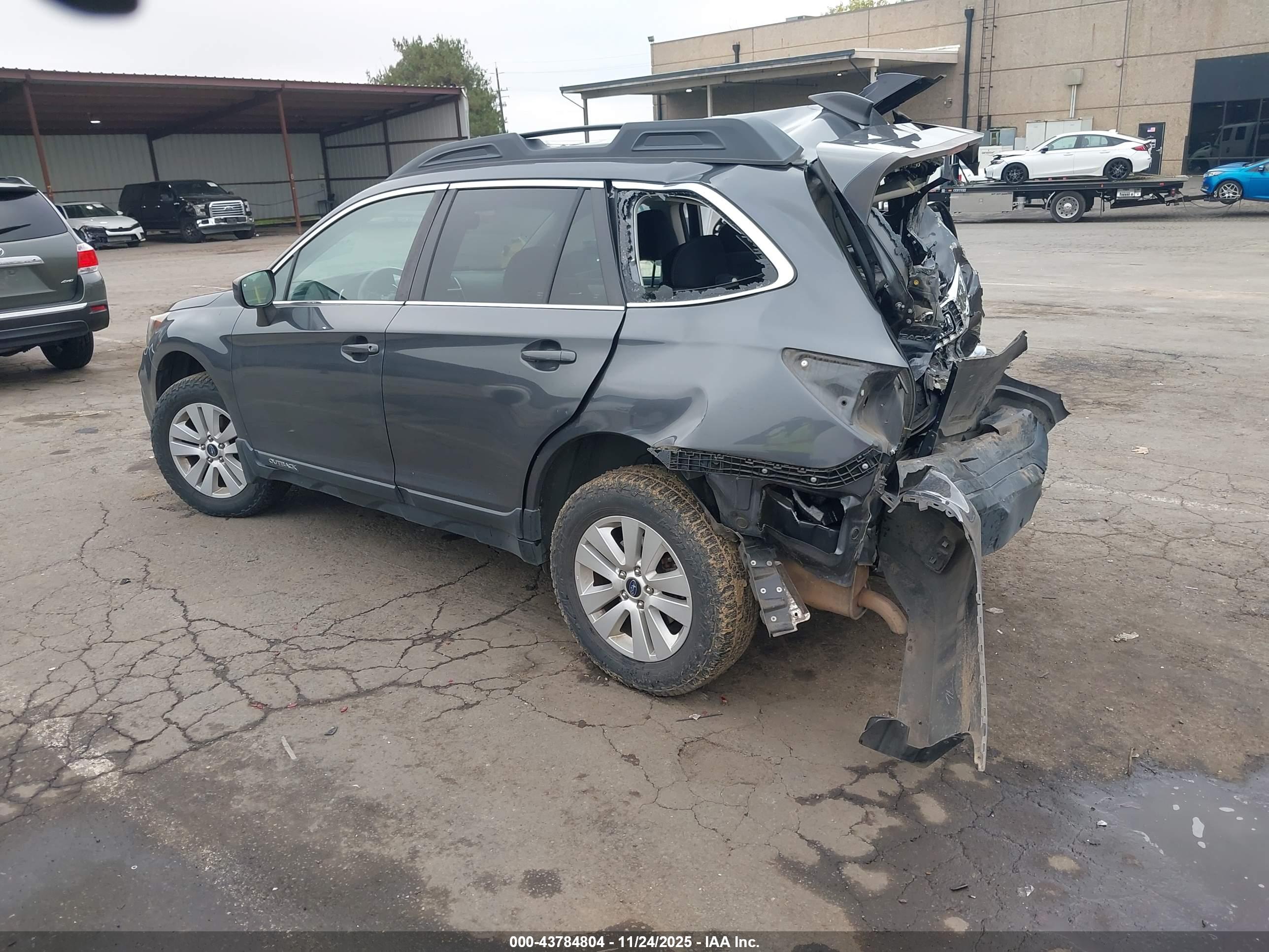 SUBARU OUTBACK image 3