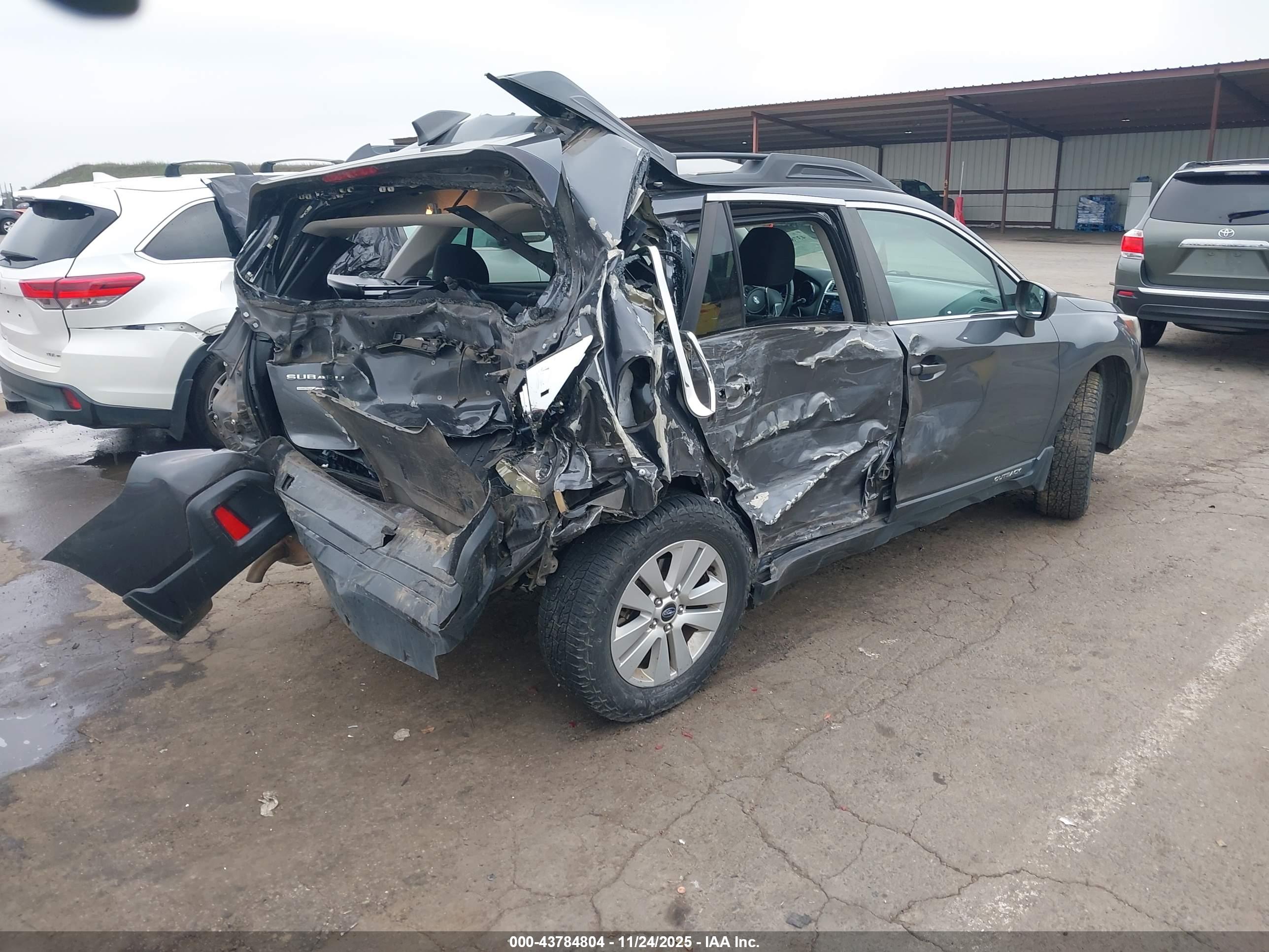 SUBARU OUTBACK image 4