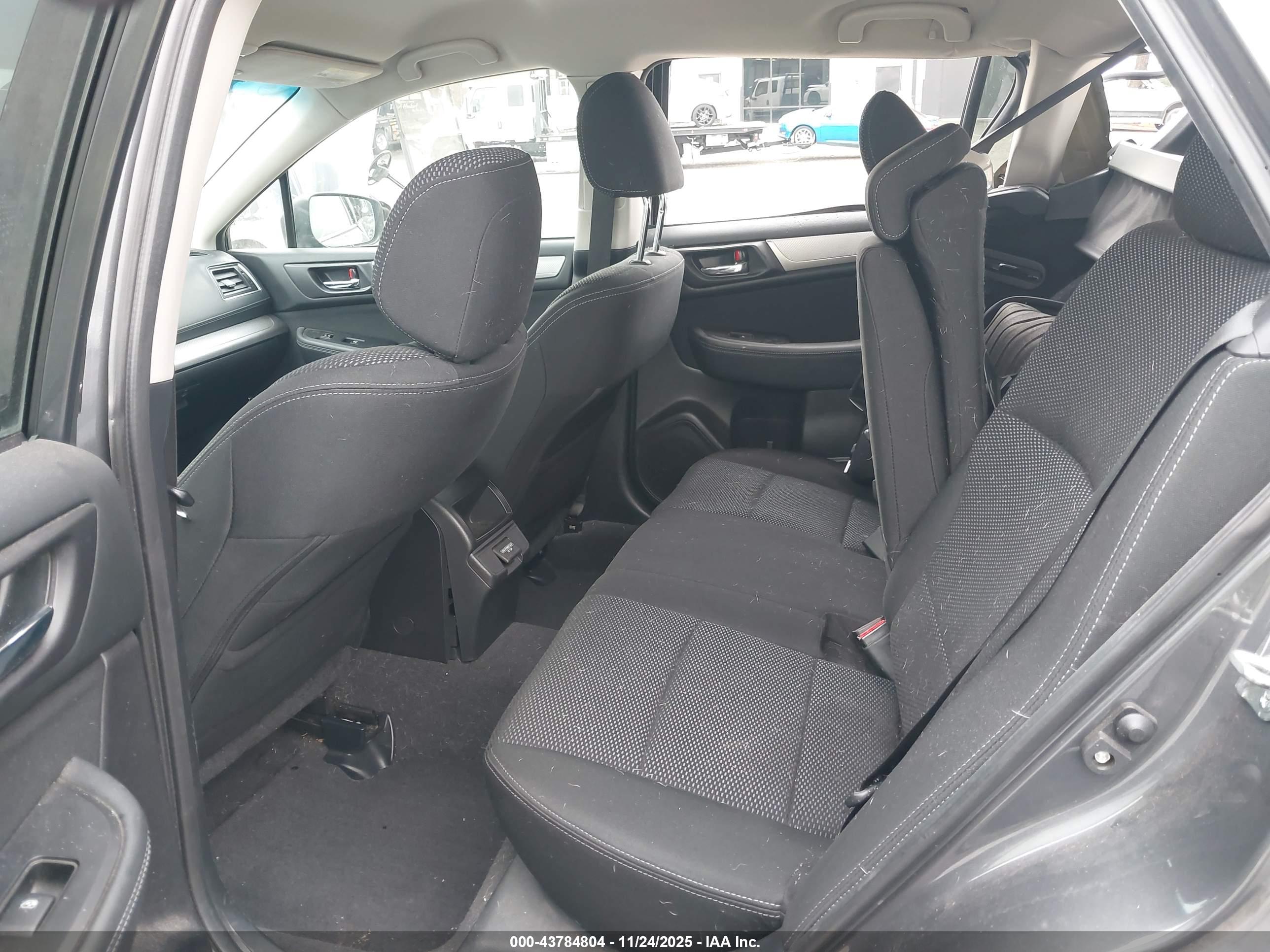 SUBARU OUTBACK image 8