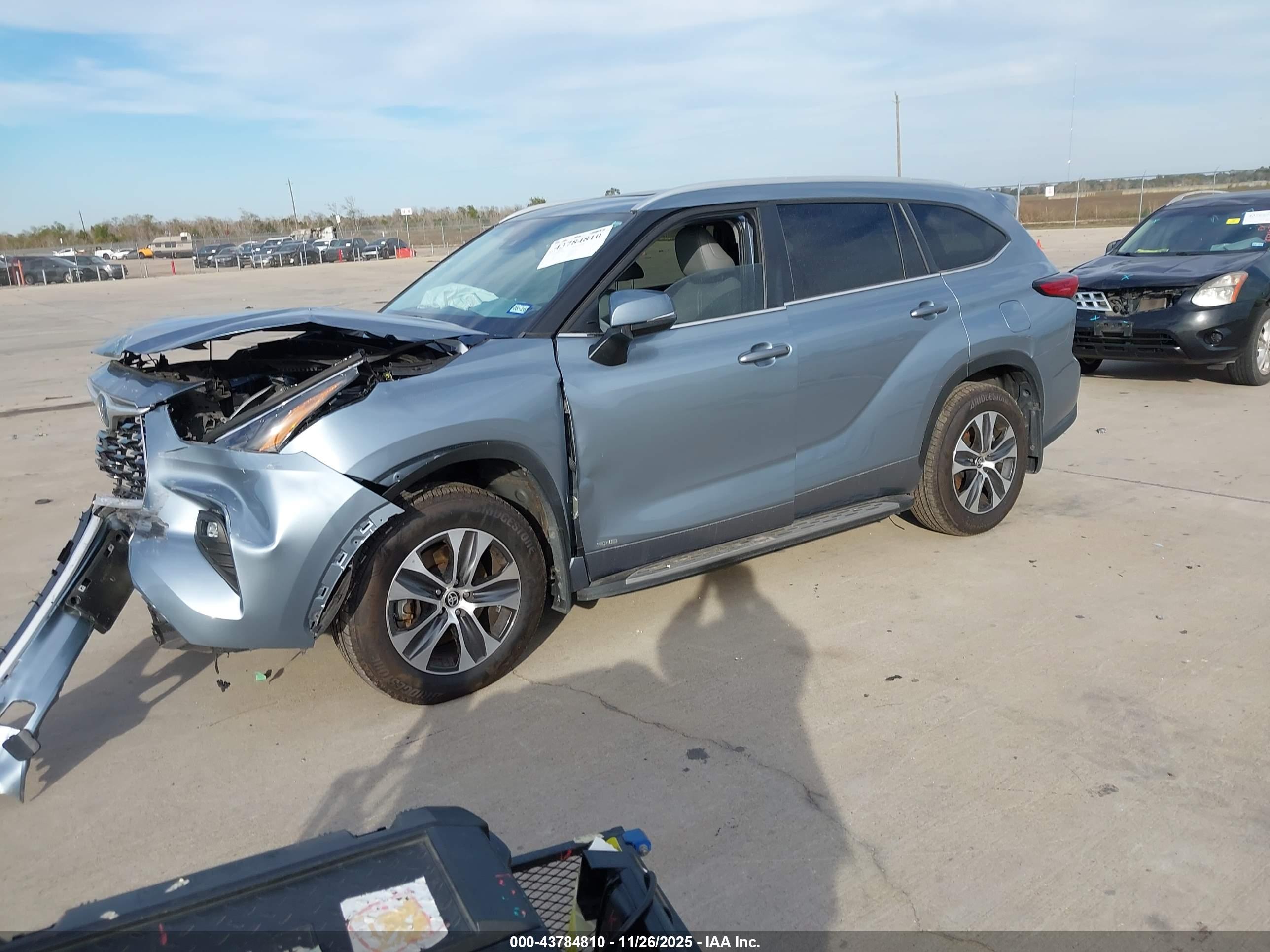 TOYOTA HIGHLANDER image 2