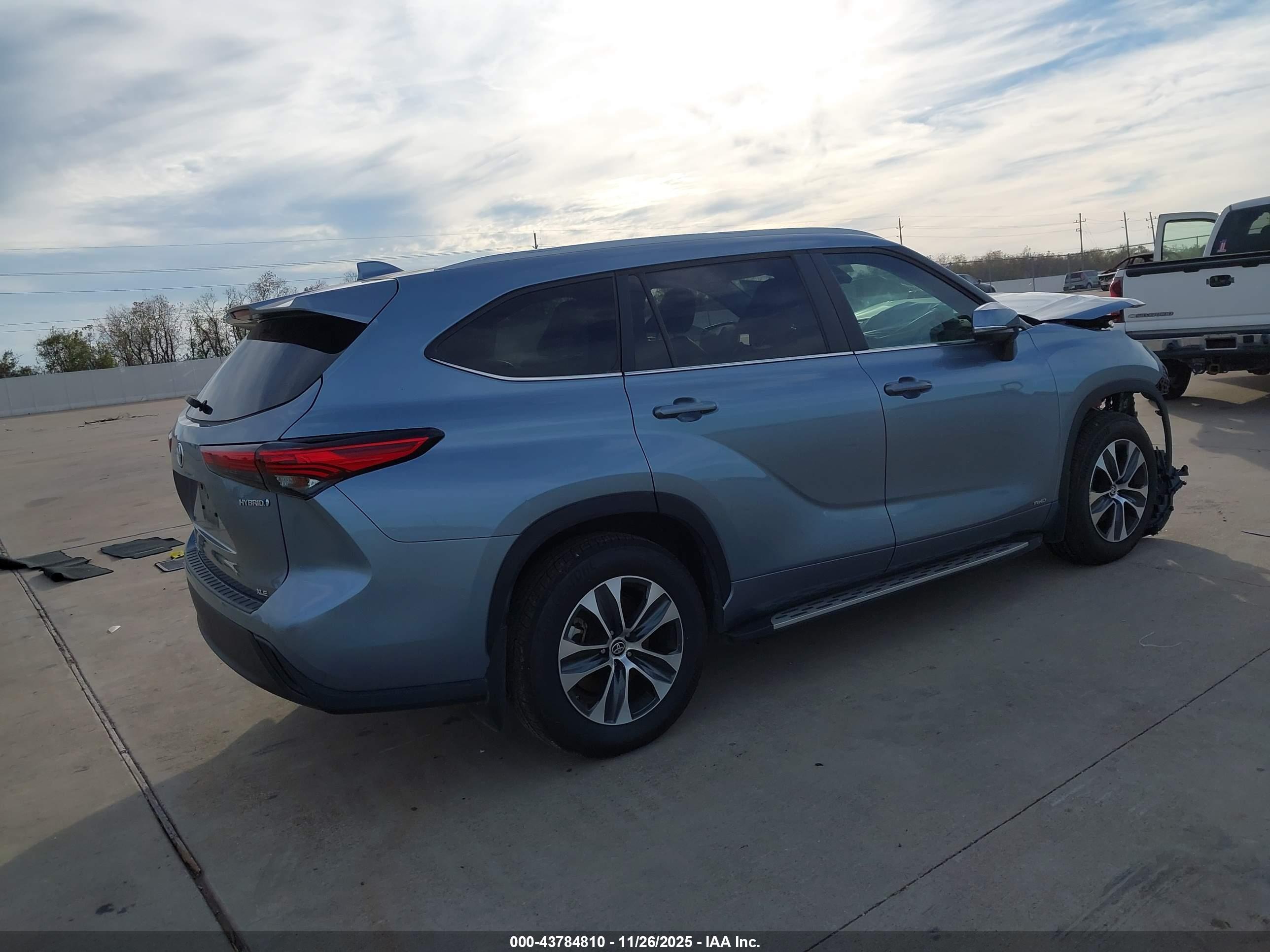 TOYOTA HIGHLANDER image 4