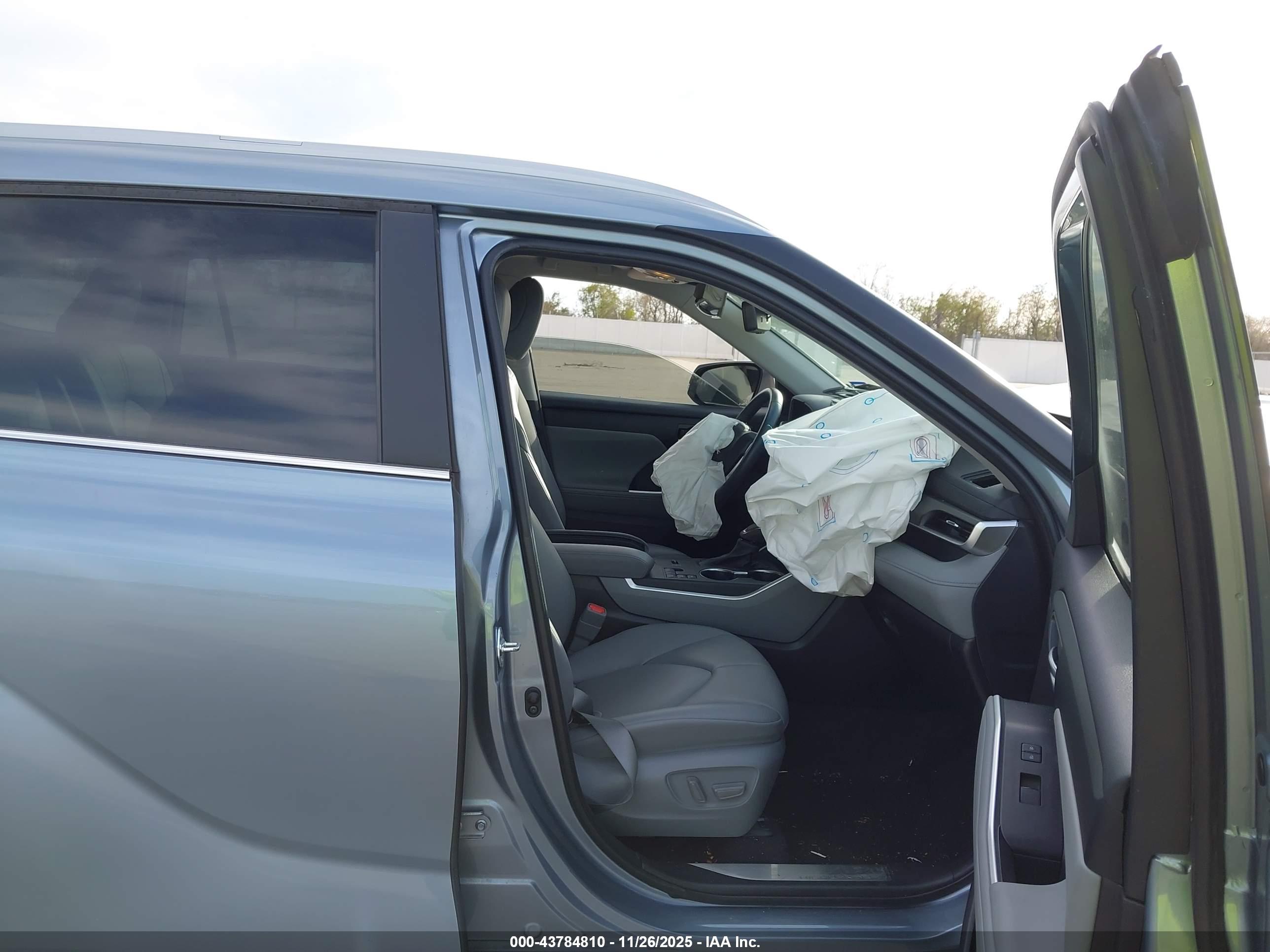 TOYOTA HIGHLANDER image 5