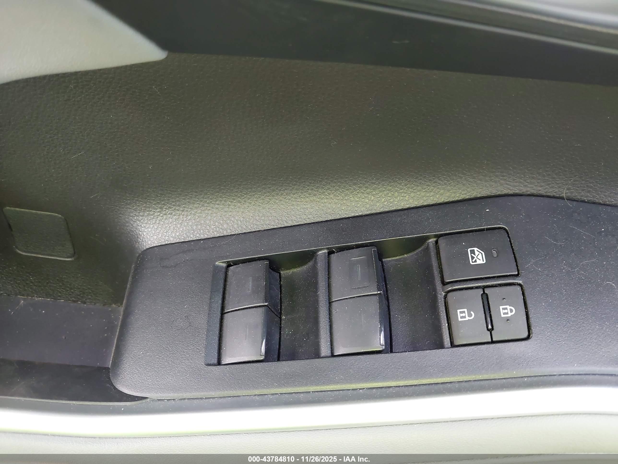 TOYOTA HIGHLANDER image 8