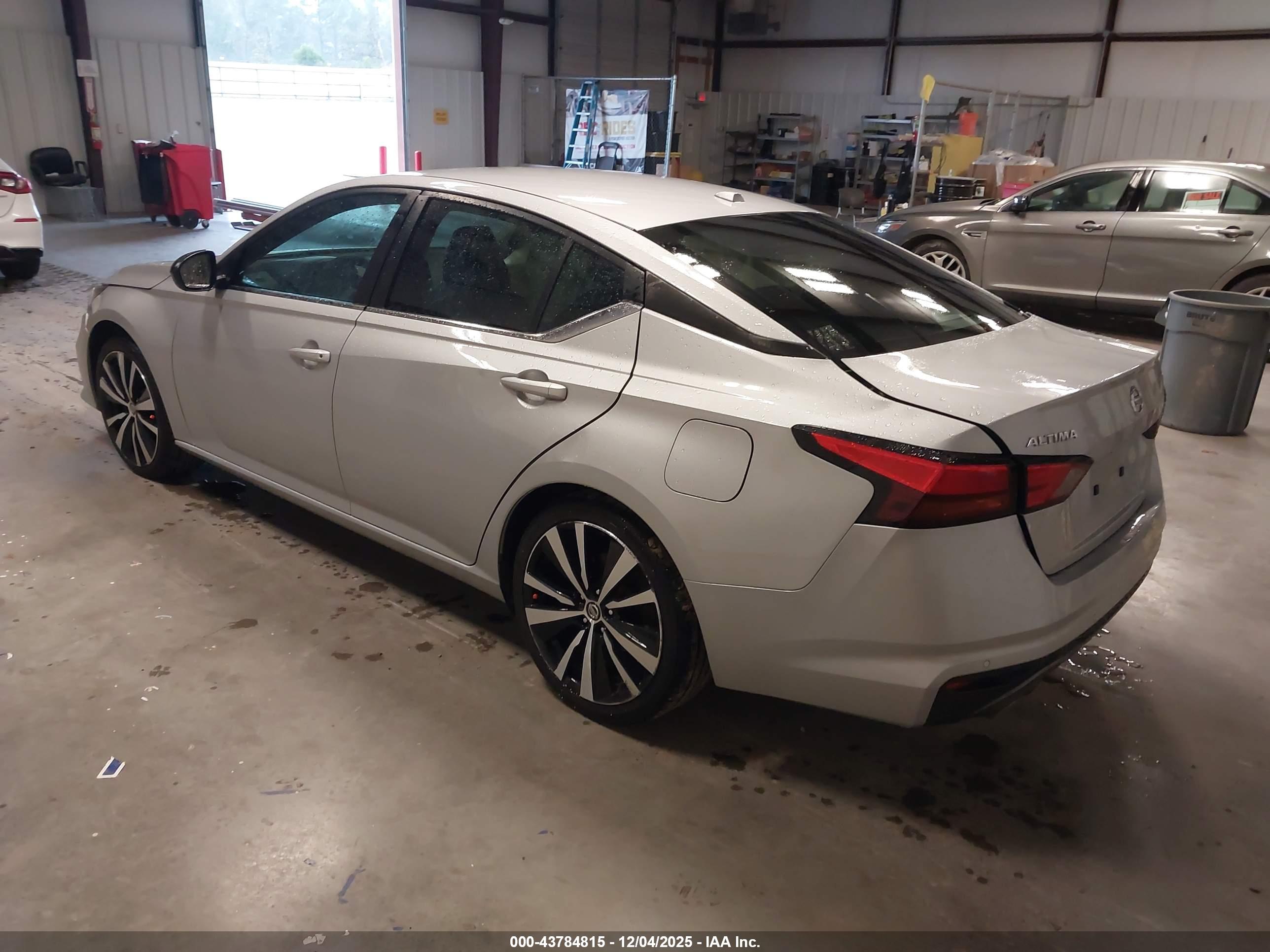 NISSAN ALTIMA image 3
