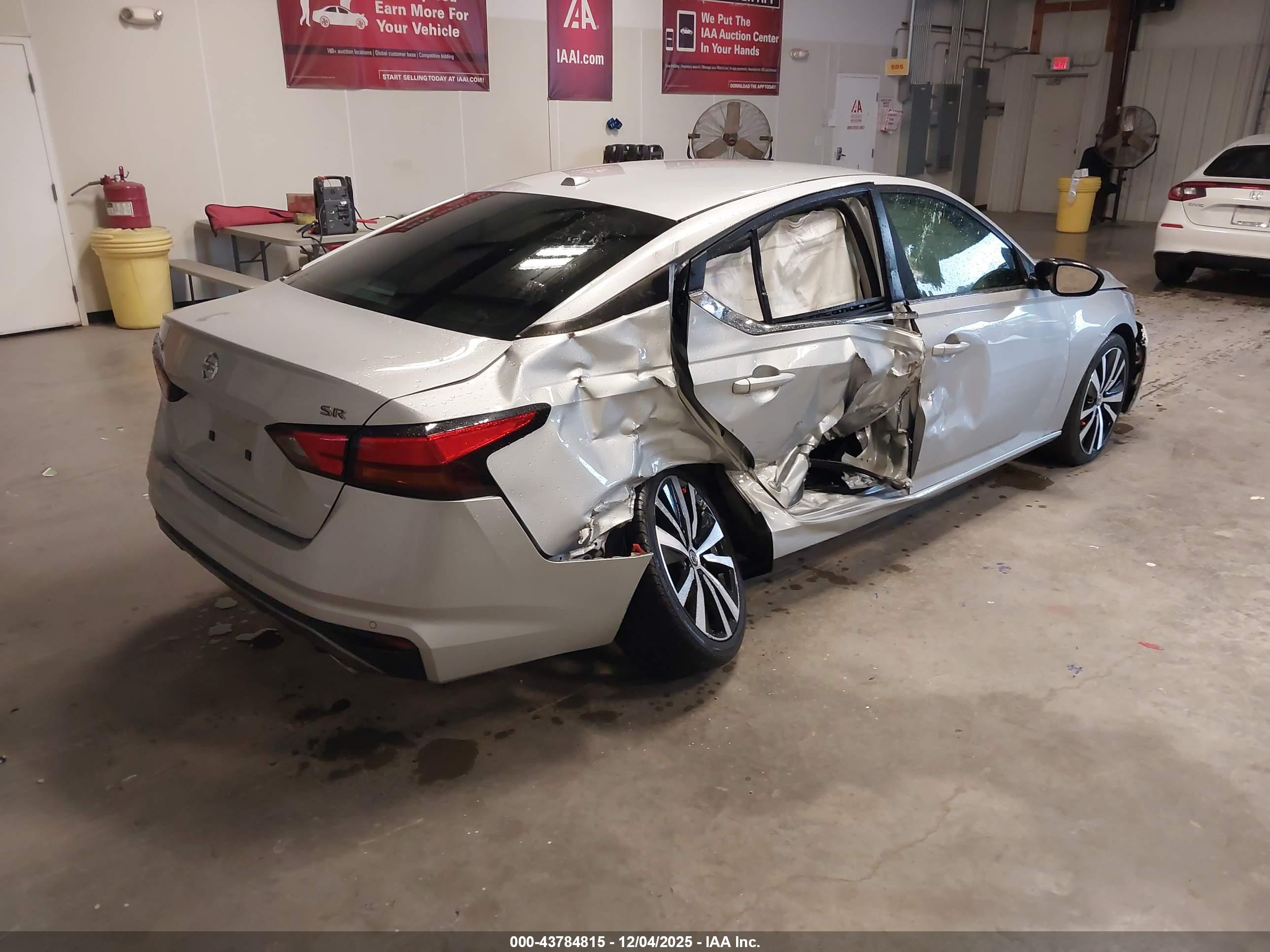 NISSAN ALTIMA image 4