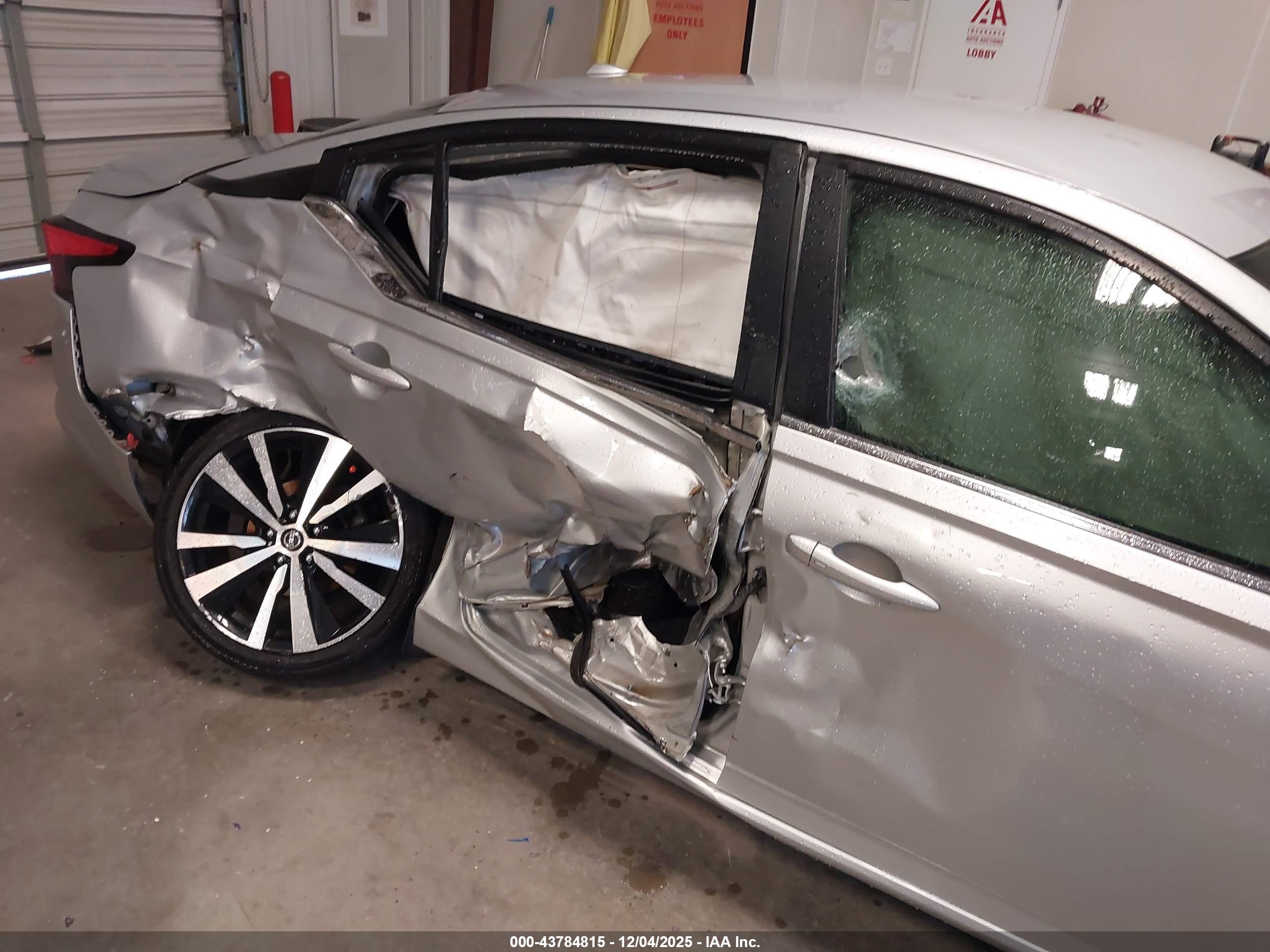 NISSAN ALTIMA image 6