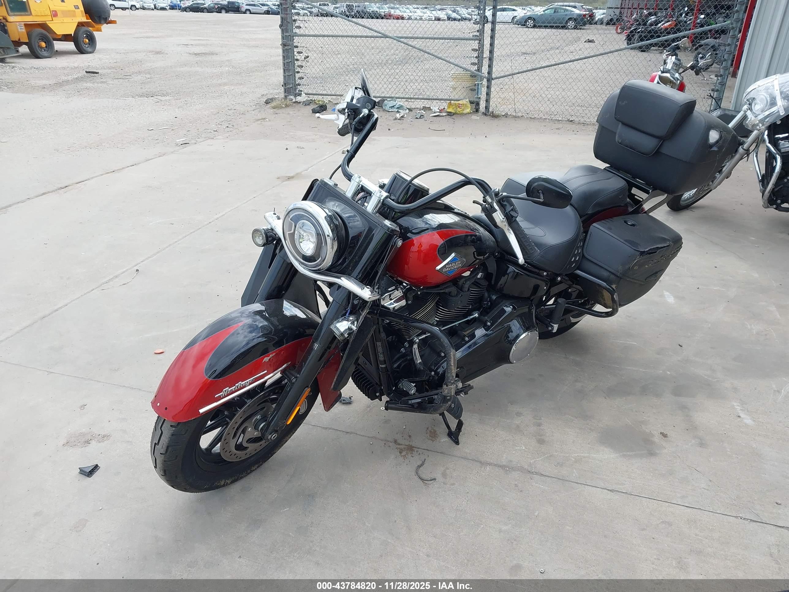 HARLEY-DAVIDSON FLHC image 2