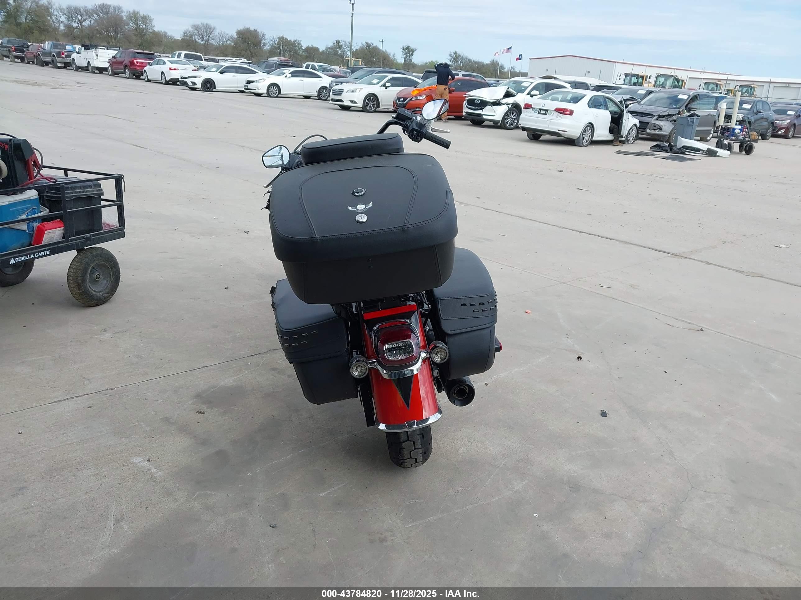 HARLEY-DAVIDSON FLHC image 6