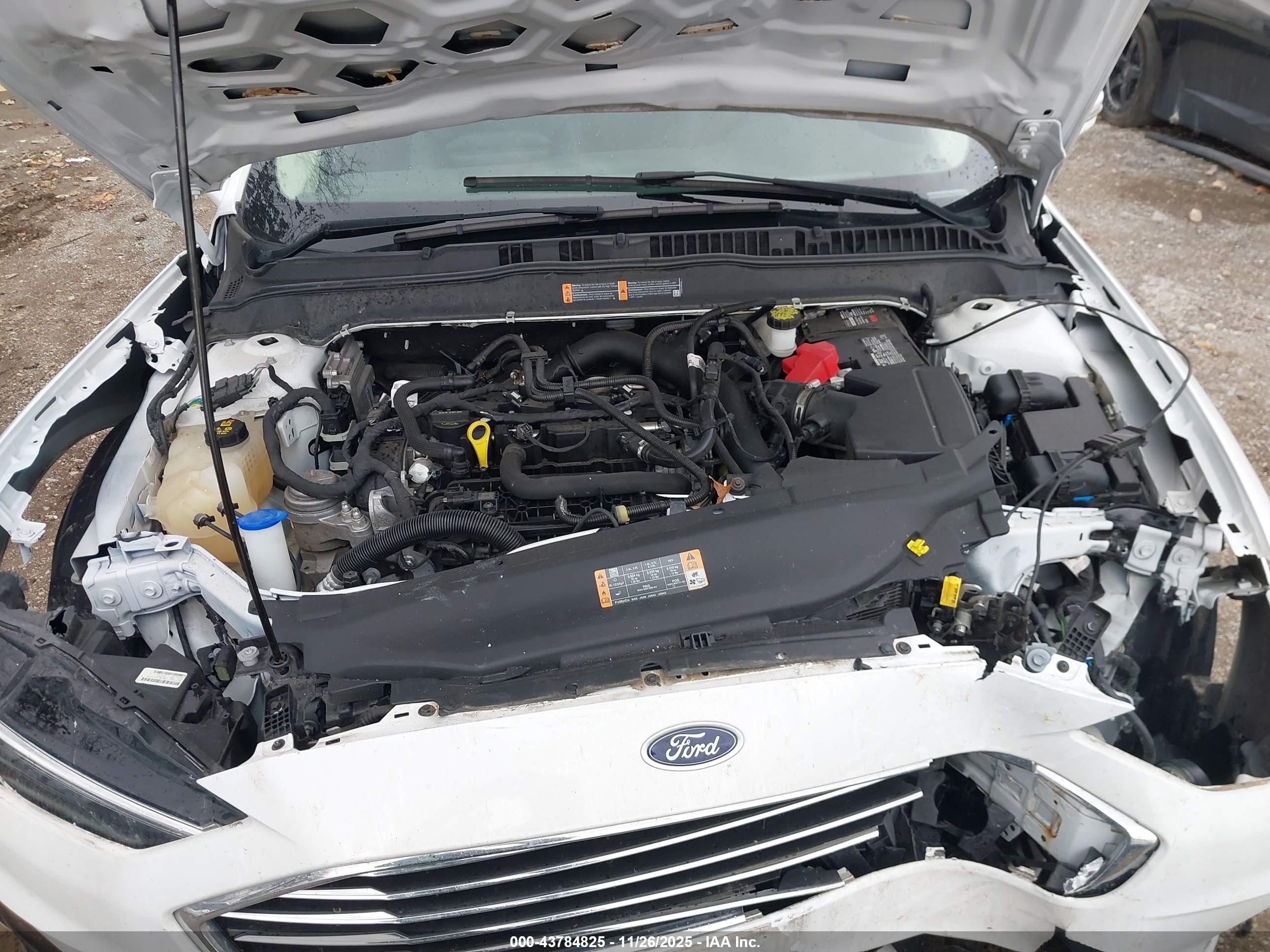 FORD FUSION image 10