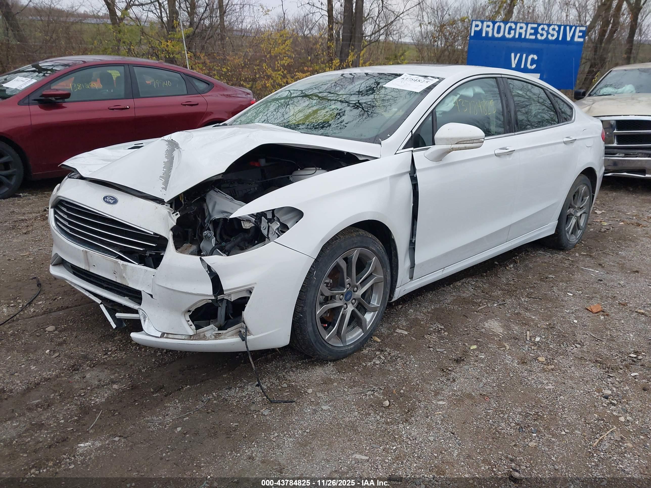 FORD FUSION image 2
