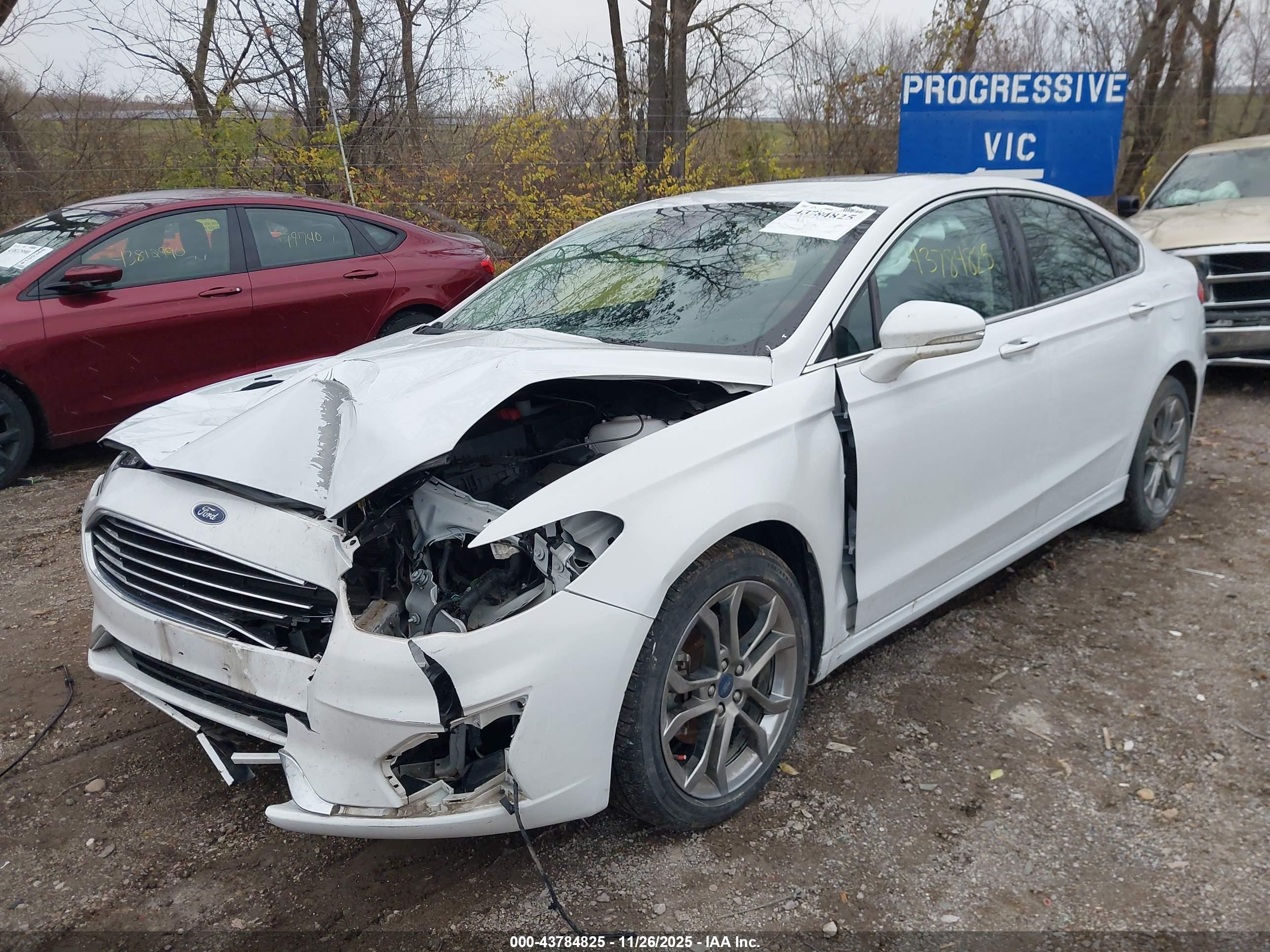 FORD FUSION image 6
