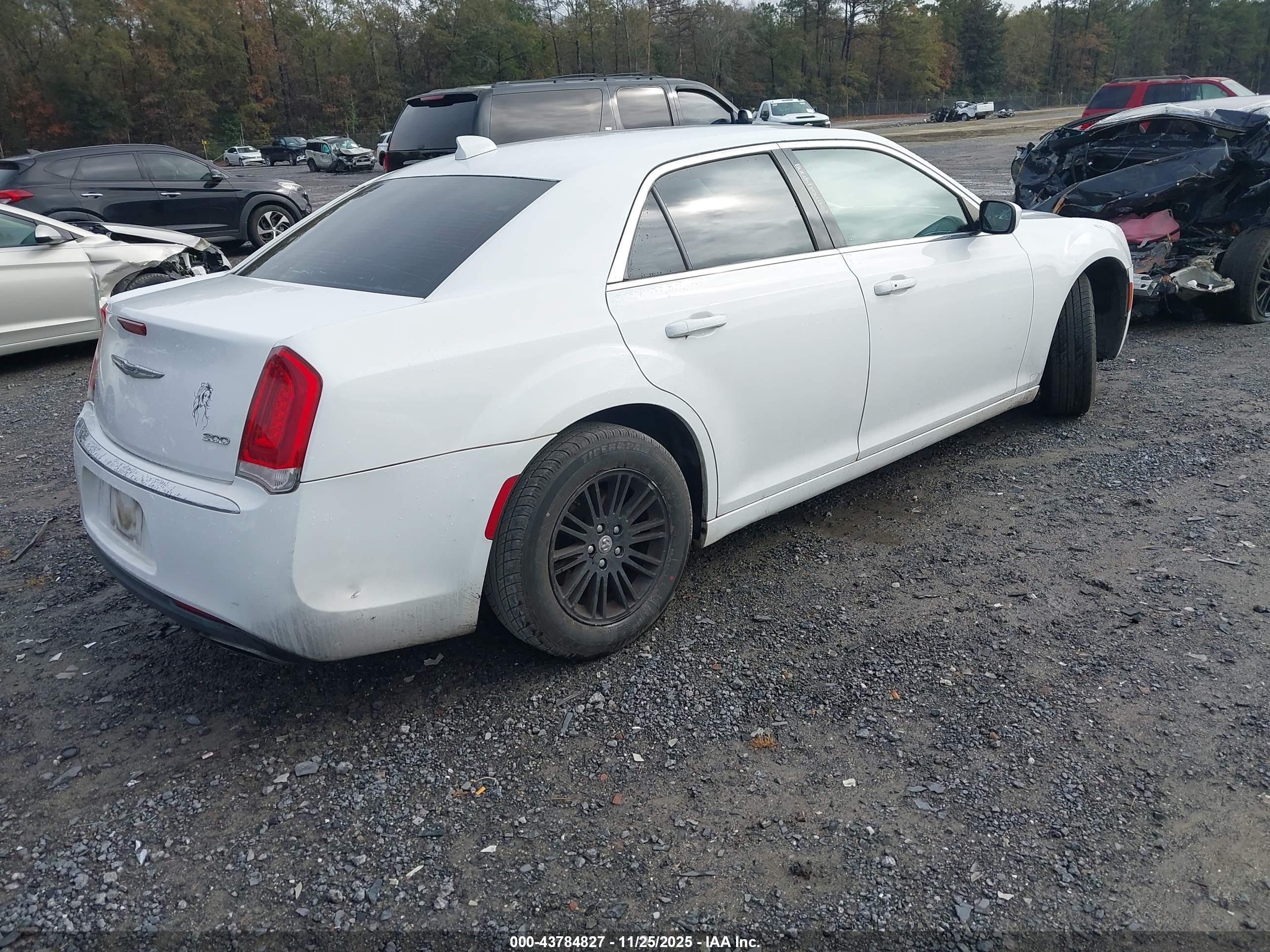 CHRYSLER 300 image 4
