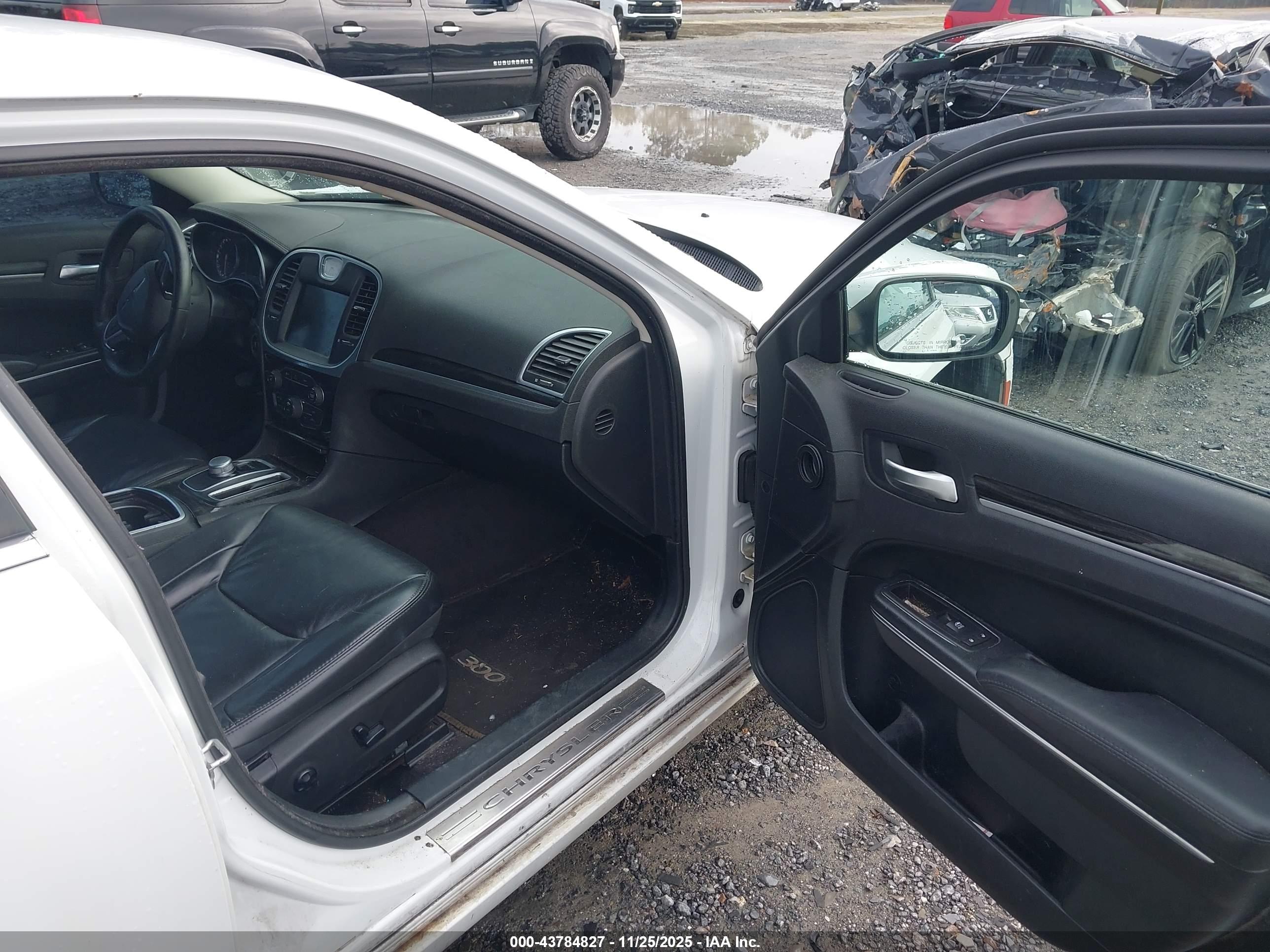 CHRYSLER 300 image 5