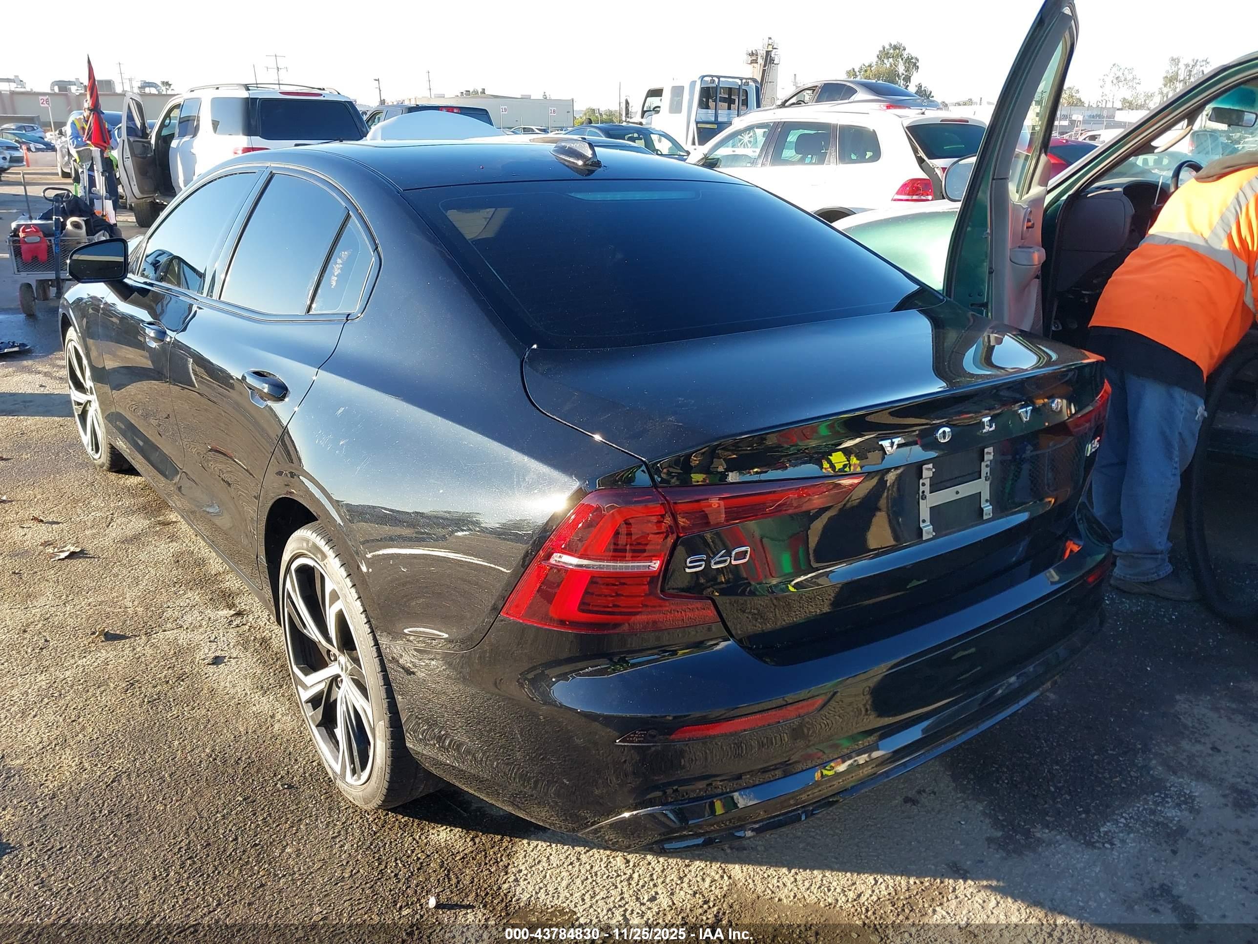 VOLVO S60 image 3