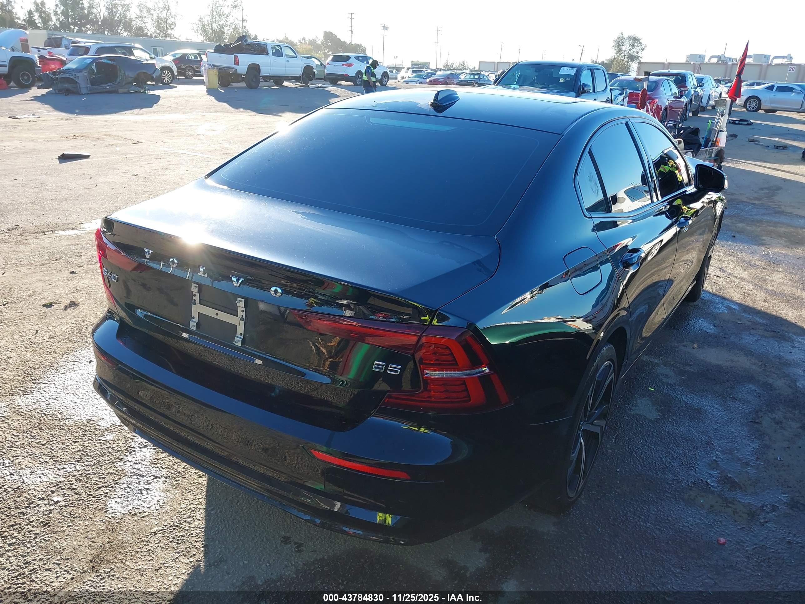 VOLVO S60 image 4