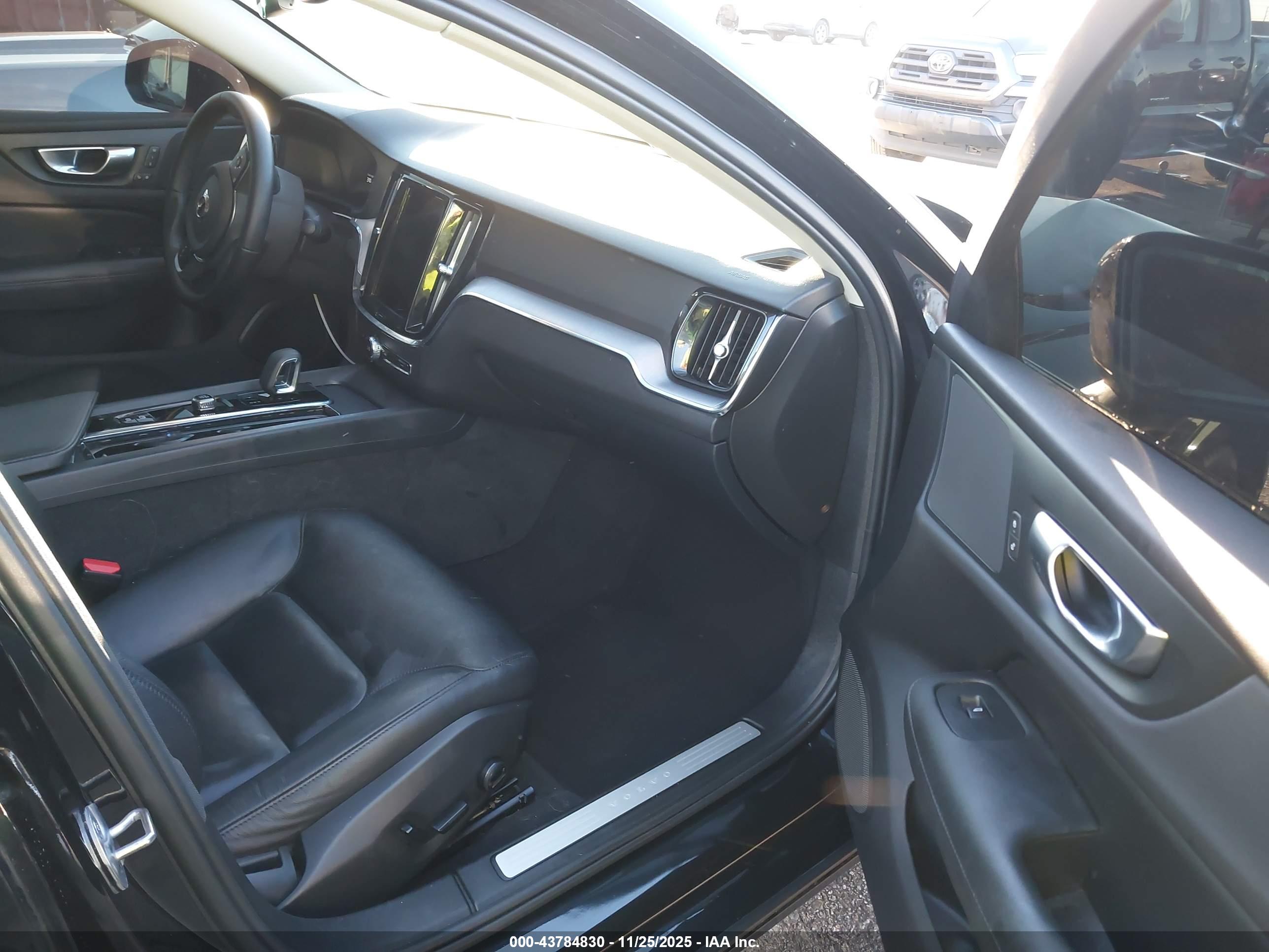 VOLVO S60 image 5
