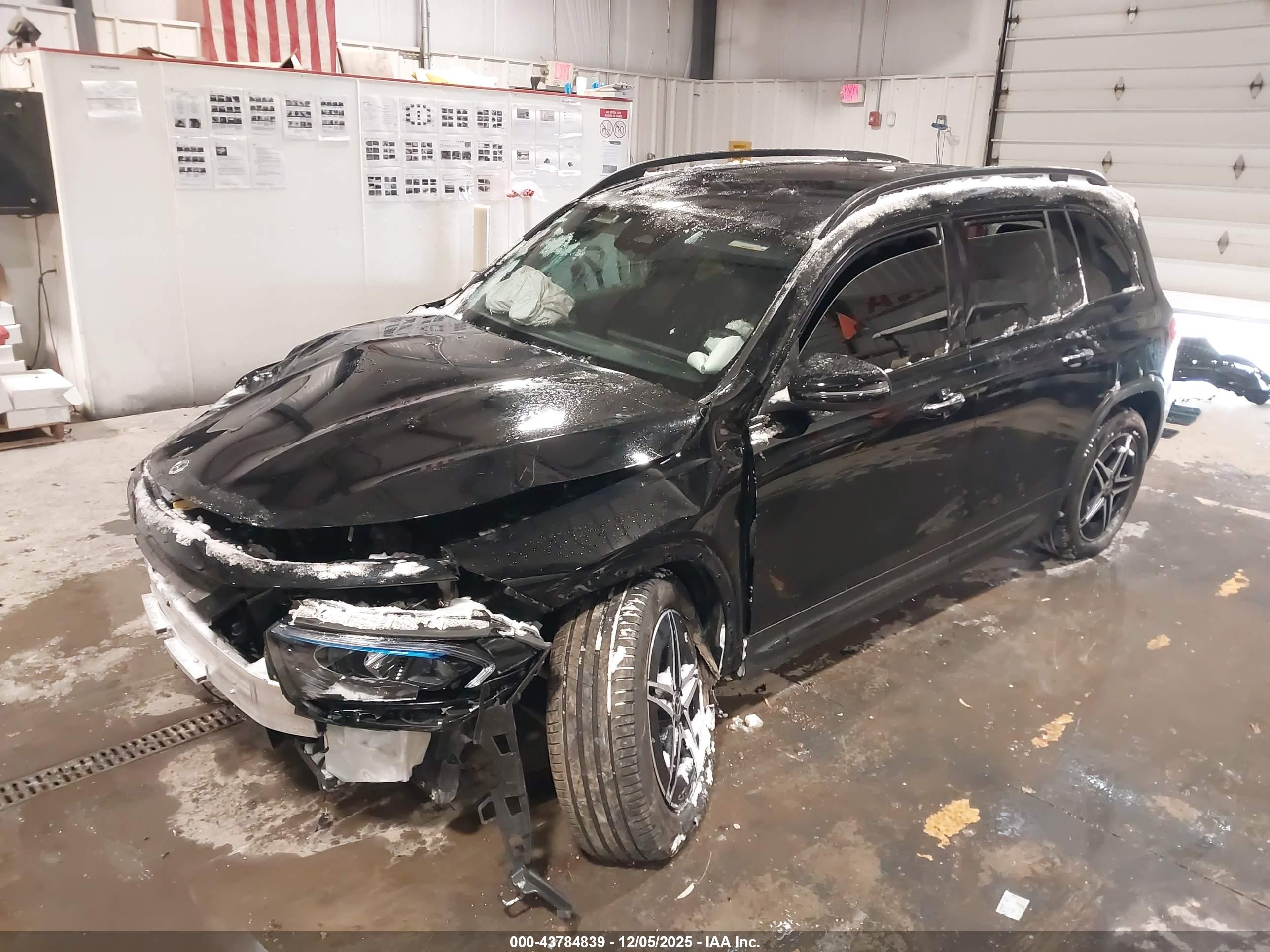 MERCEDES-BENZ EQB image 2