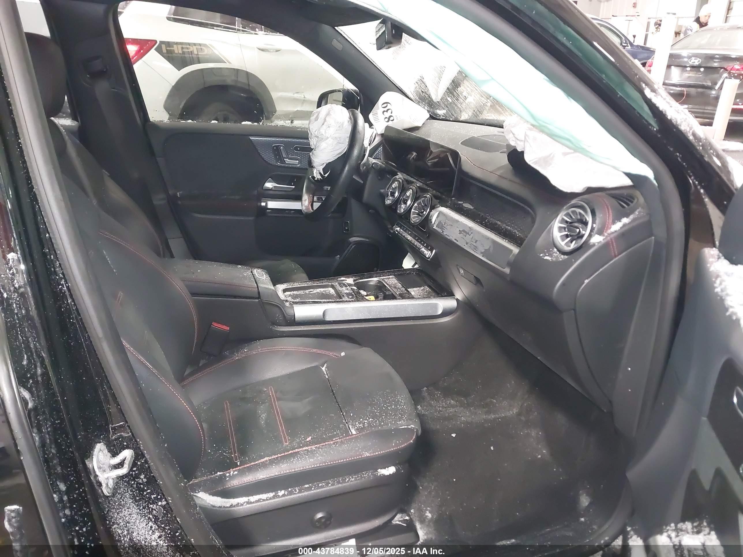 MERCEDES-BENZ EQB image 5