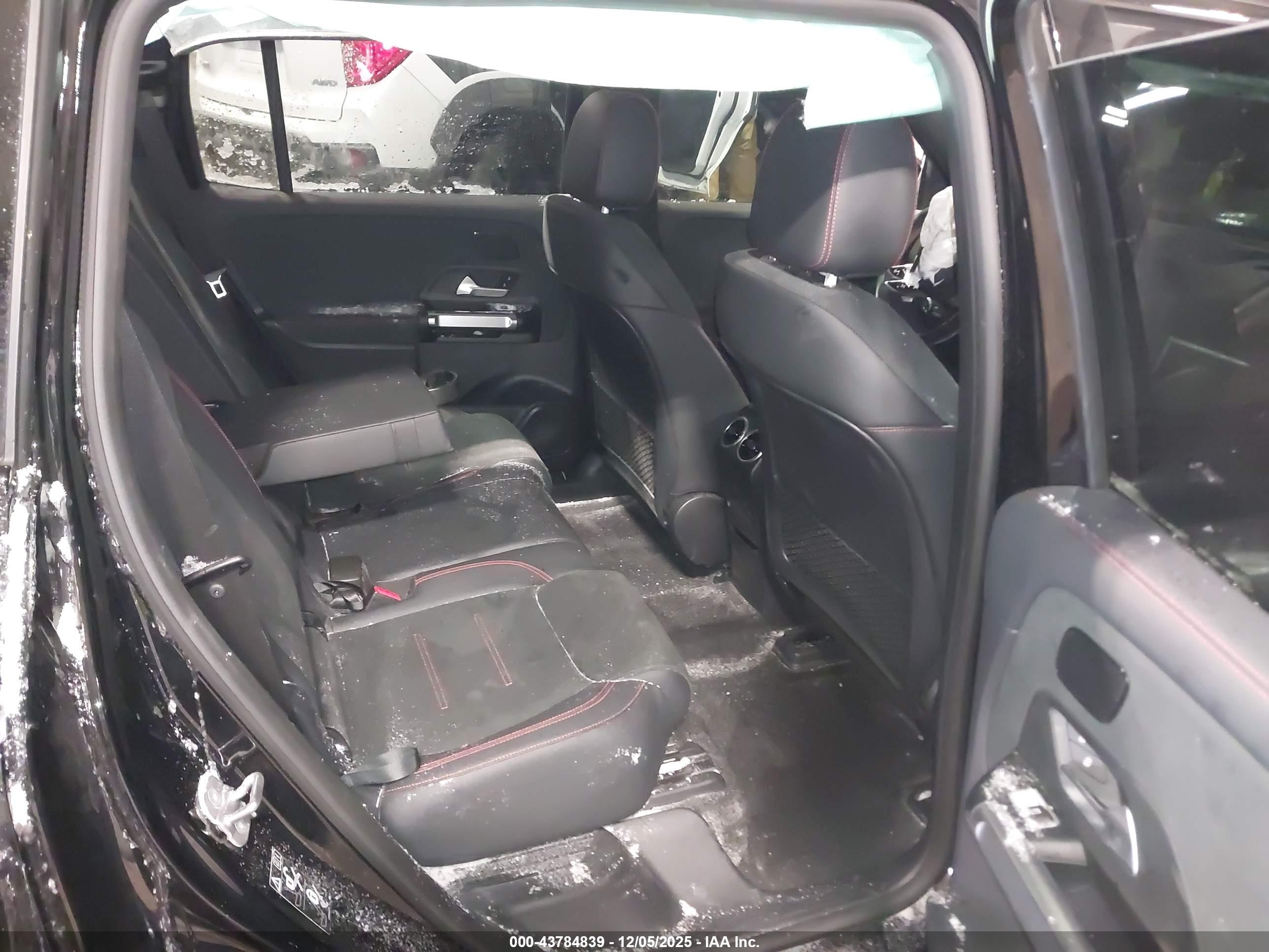 MERCEDES-BENZ EQB image 8