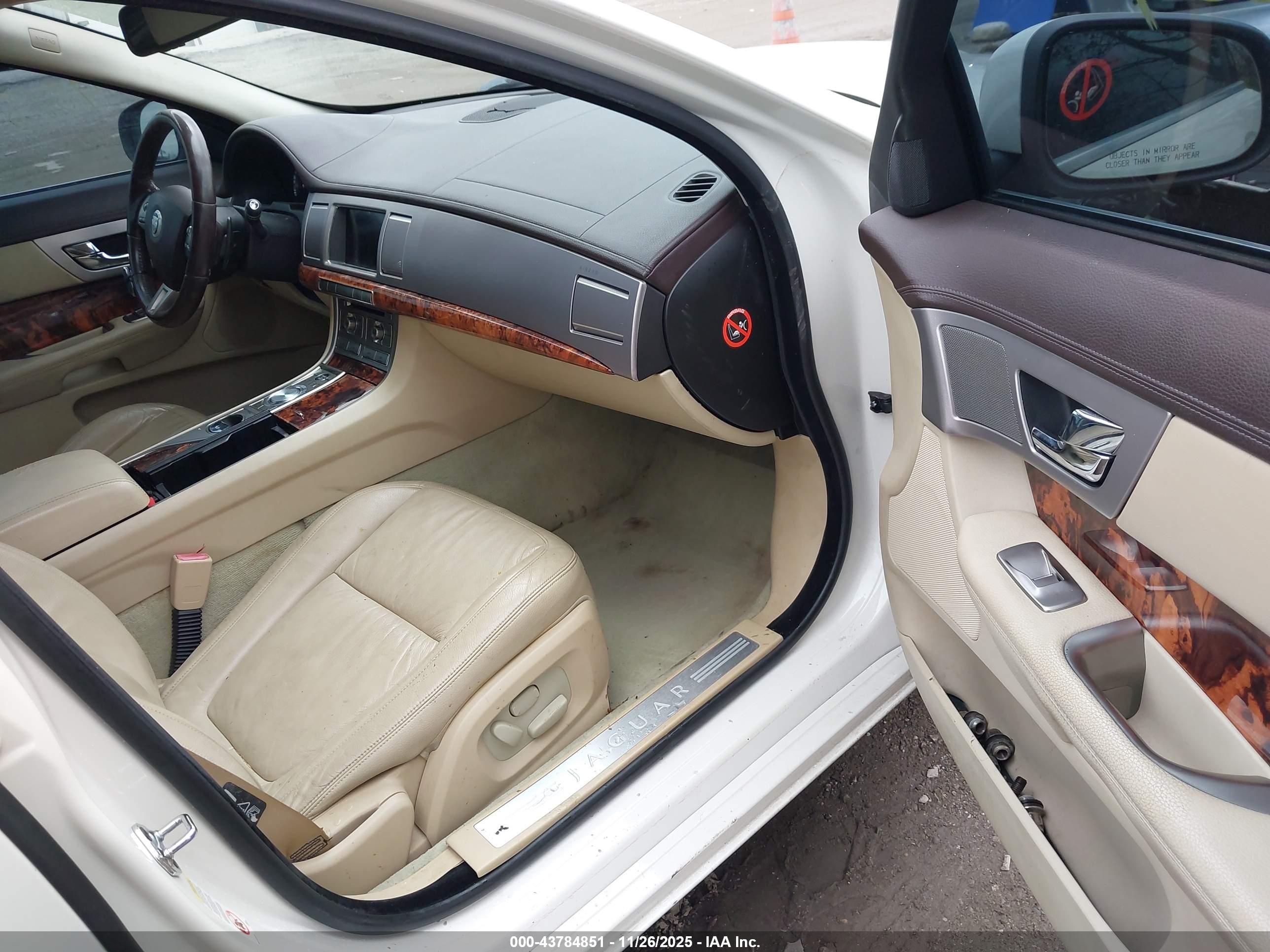 JAGUAR XF image 5