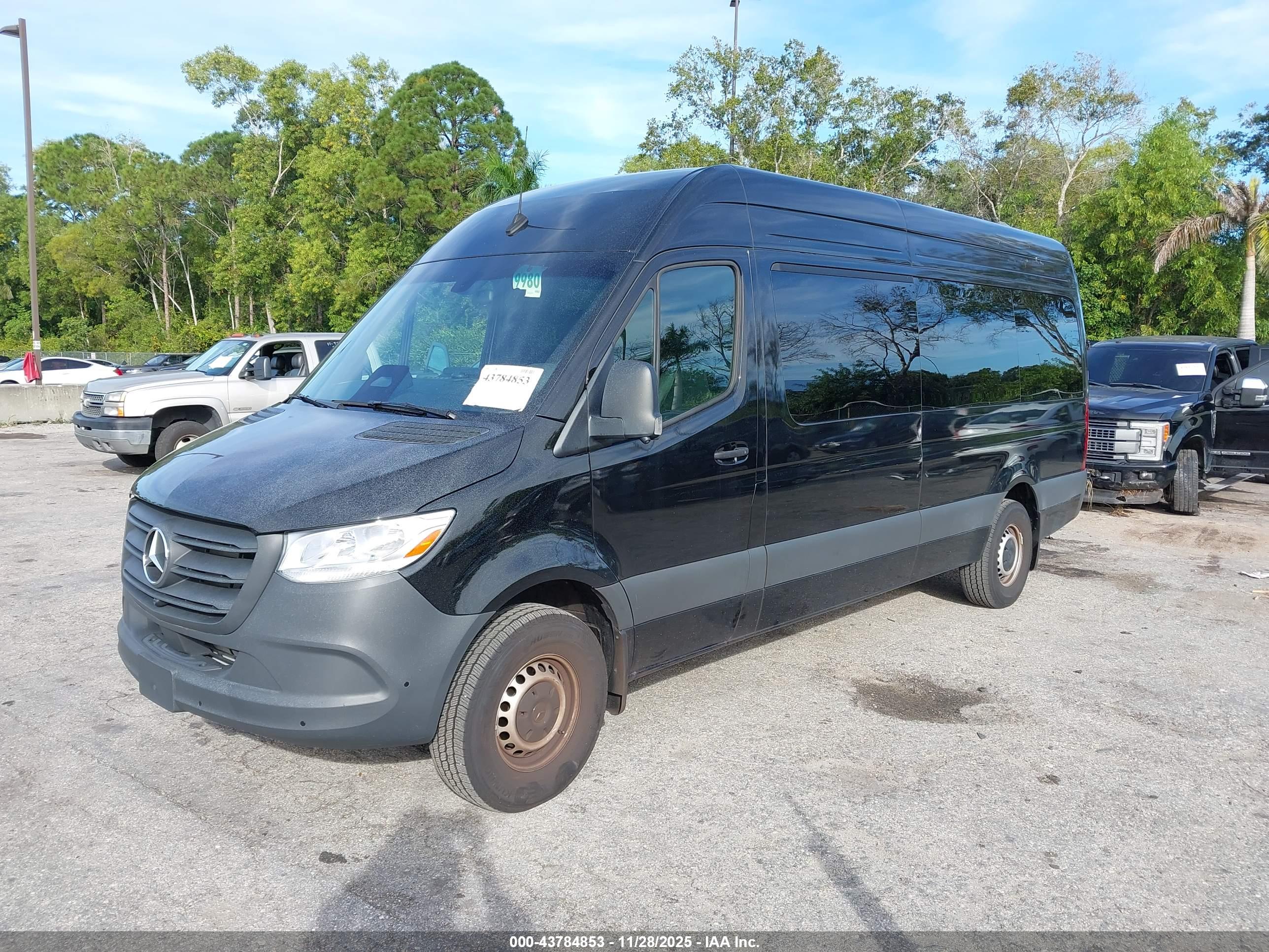 MERCEDES-BENZ SPRINTER image 2