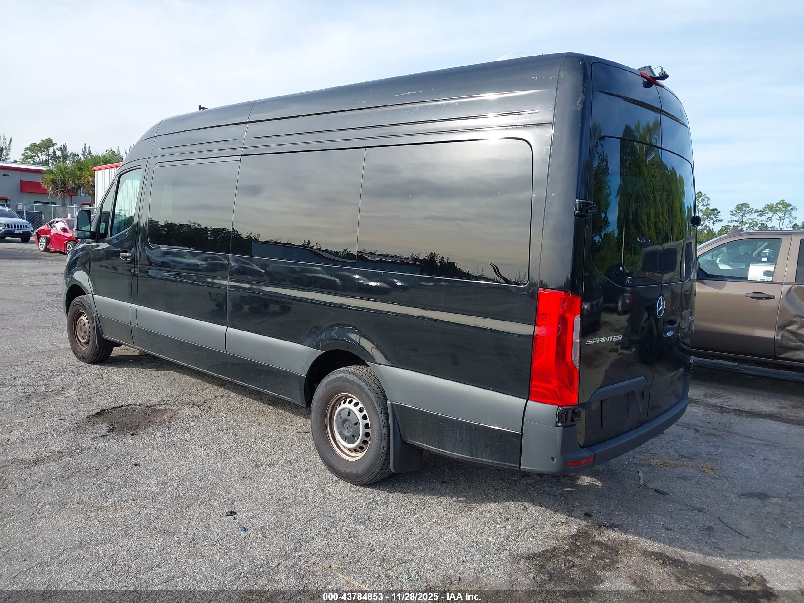 MERCEDES-BENZ SPRINTER image 3
