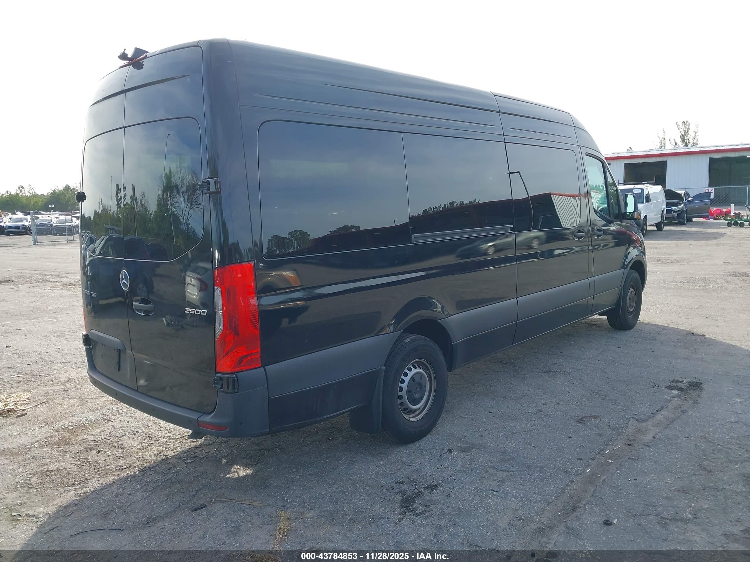 MERCEDES-BENZ SPRINTER image 4