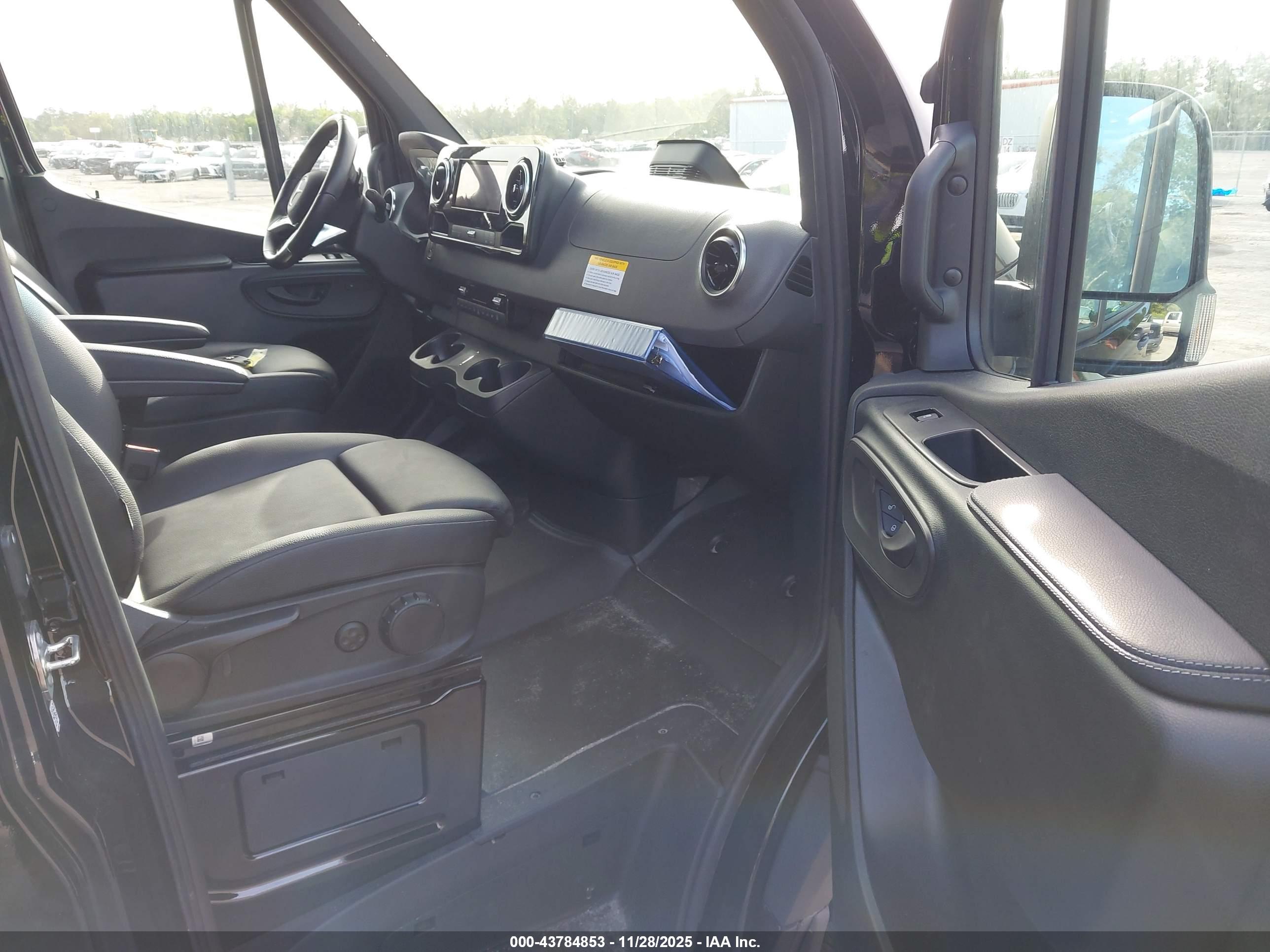 MERCEDES-BENZ SPRINTER image 5