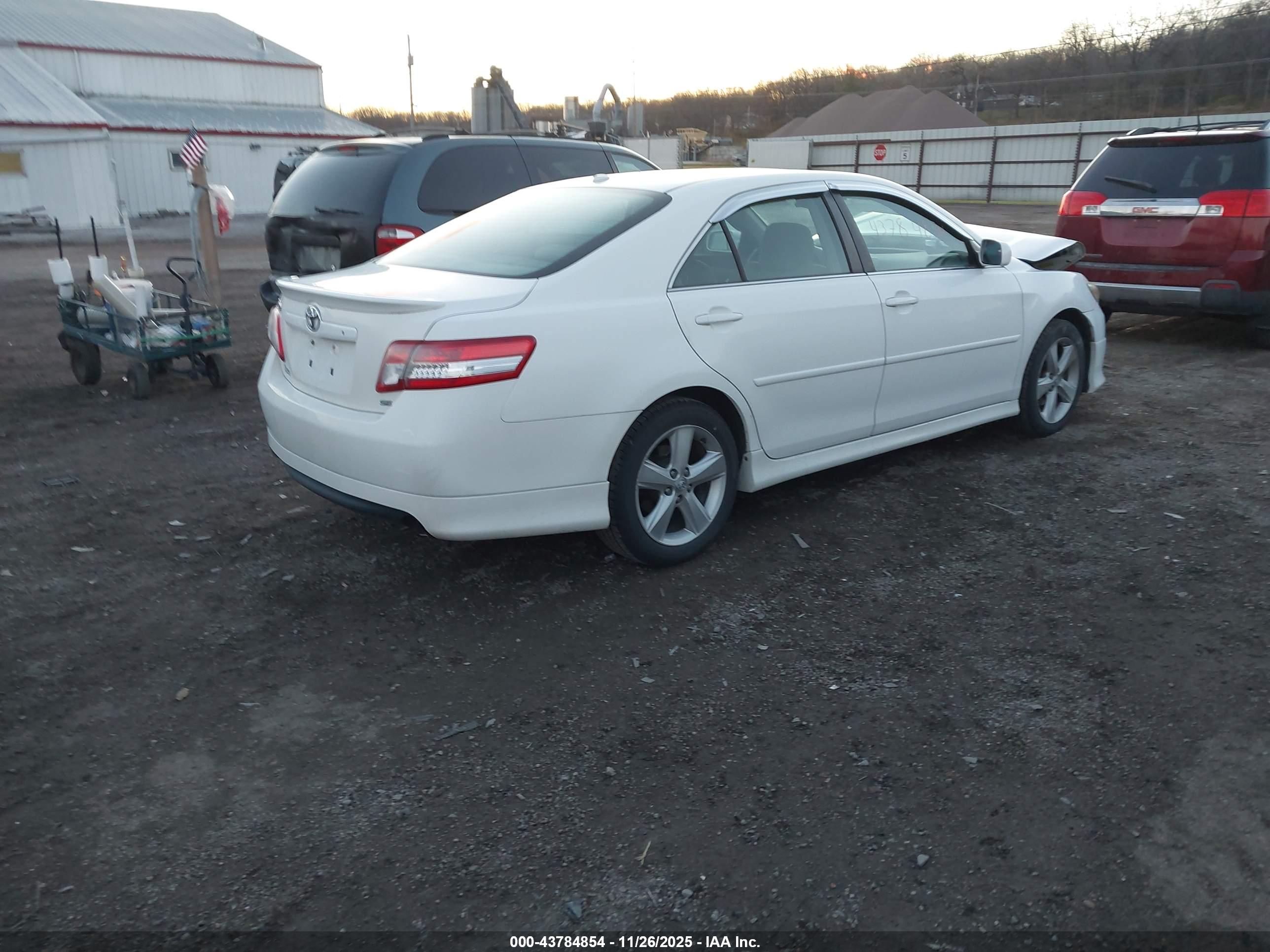 TOYOTA CAMRY image 4