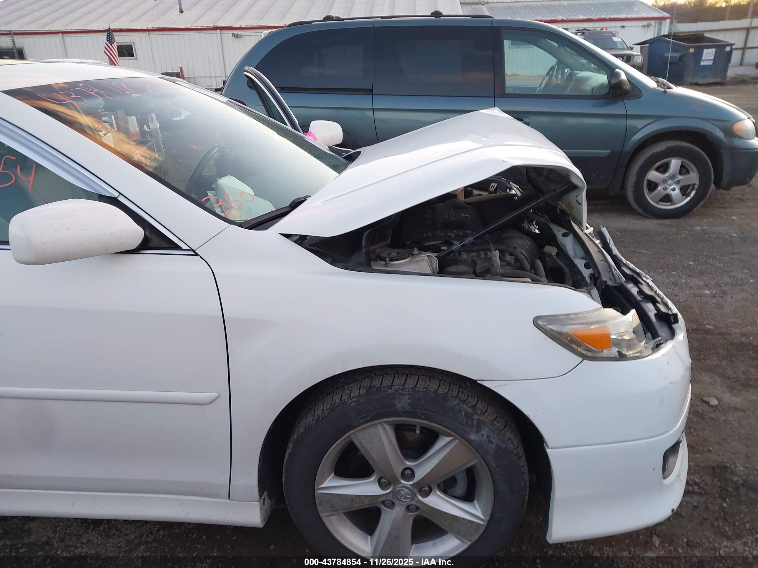 TOYOTA CAMRY image 6