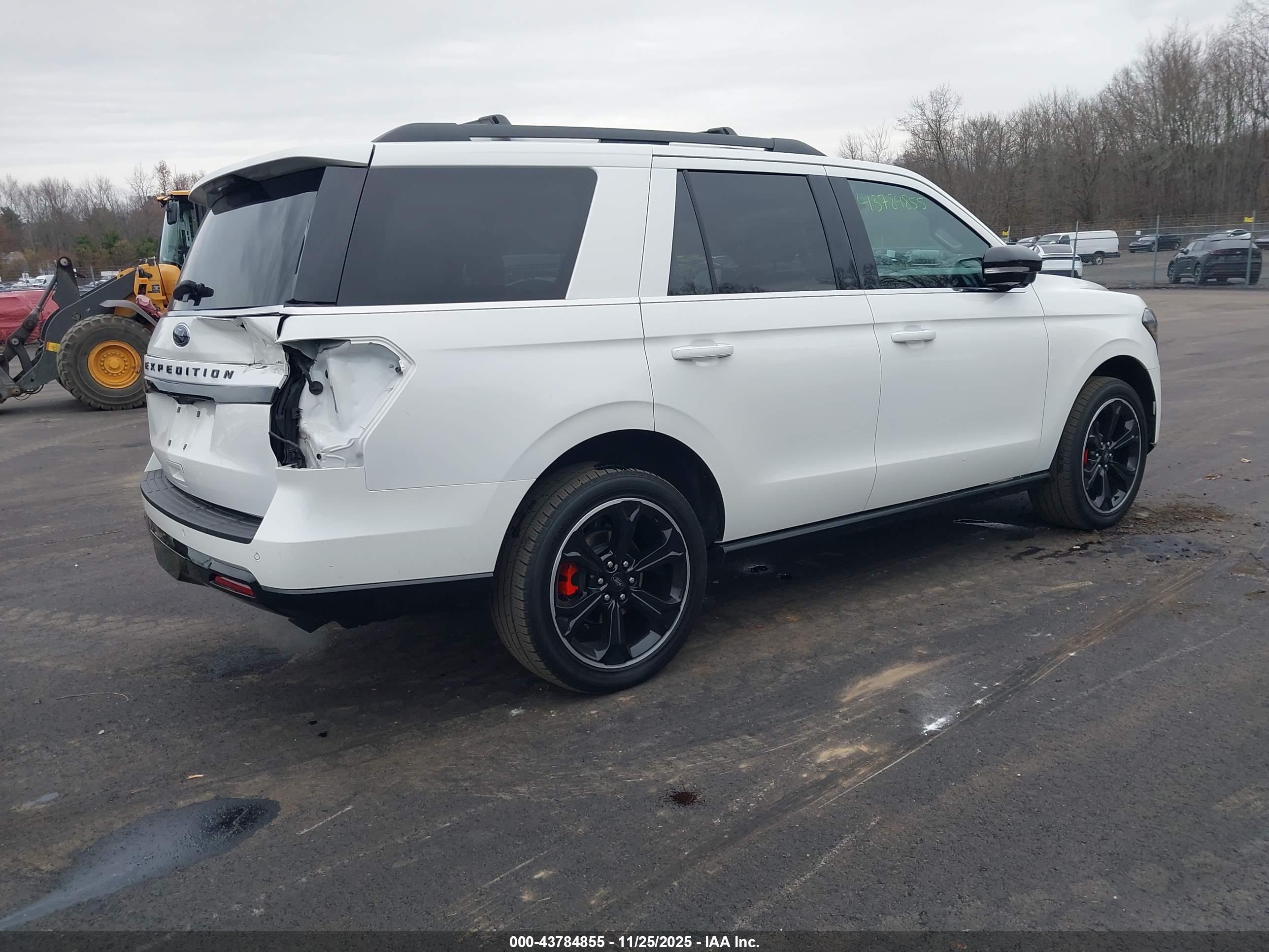 FORD EXPEDITION image 4