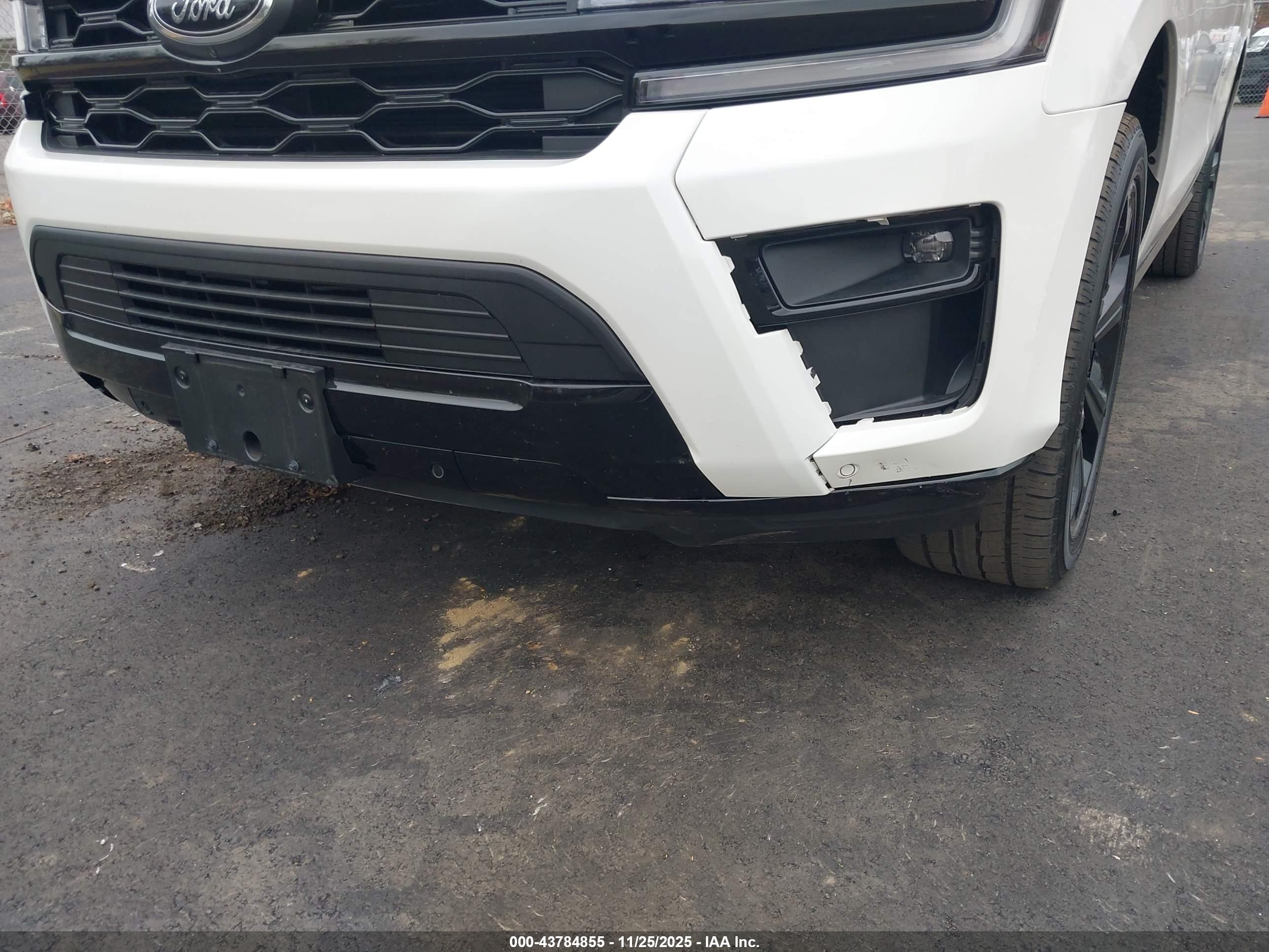 FORD EXPEDITION image 6
