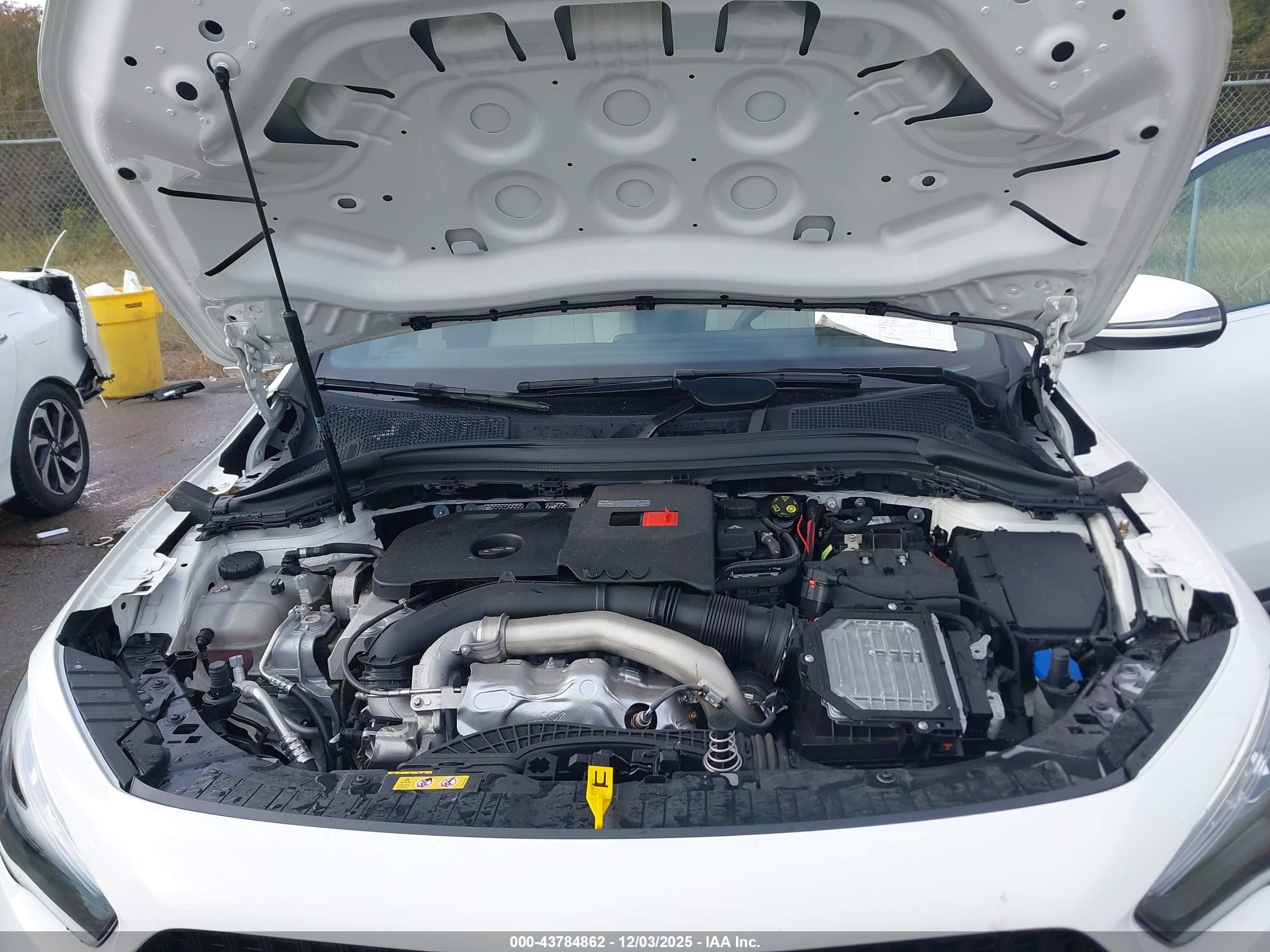MERCEDES-BENZ GLA image 10