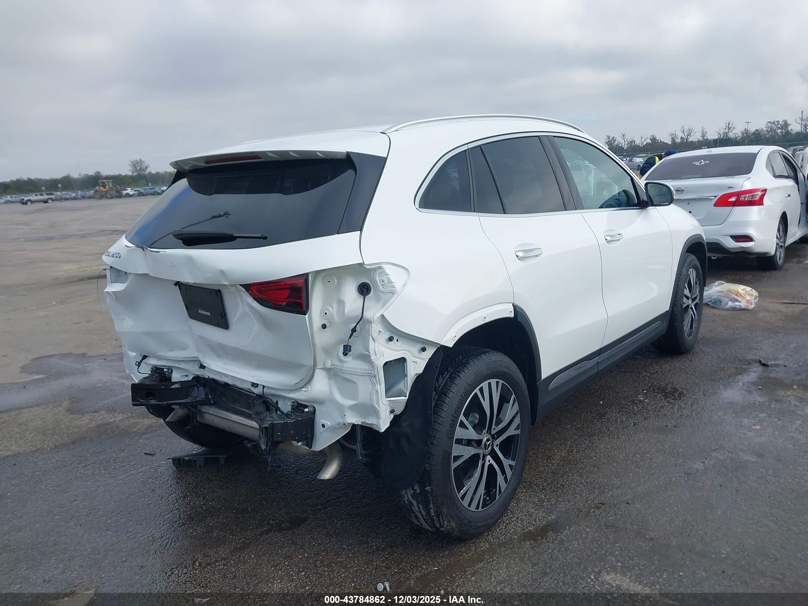 MERCEDES-BENZ GLA image 4