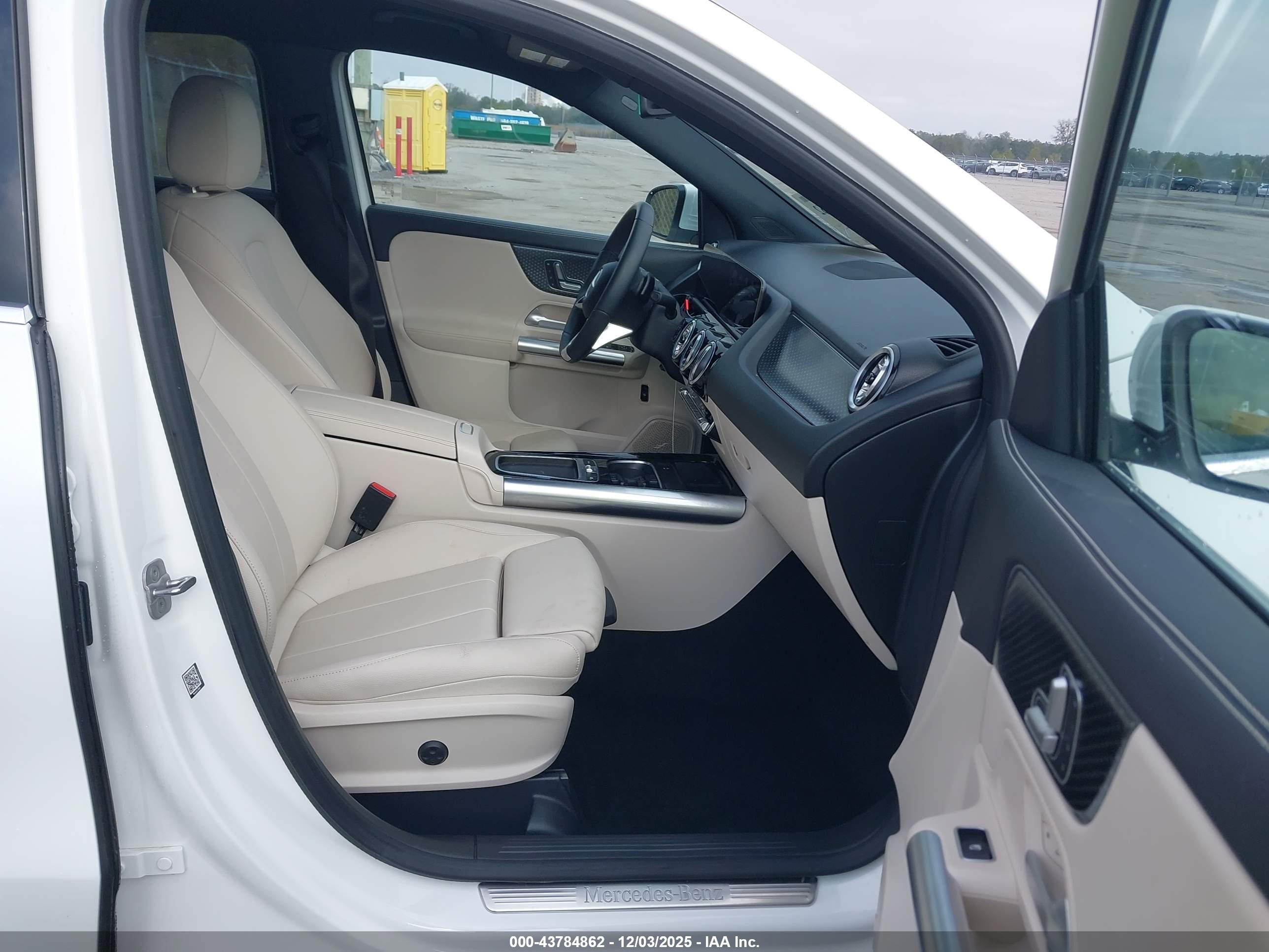 MERCEDES-BENZ GLA image 5