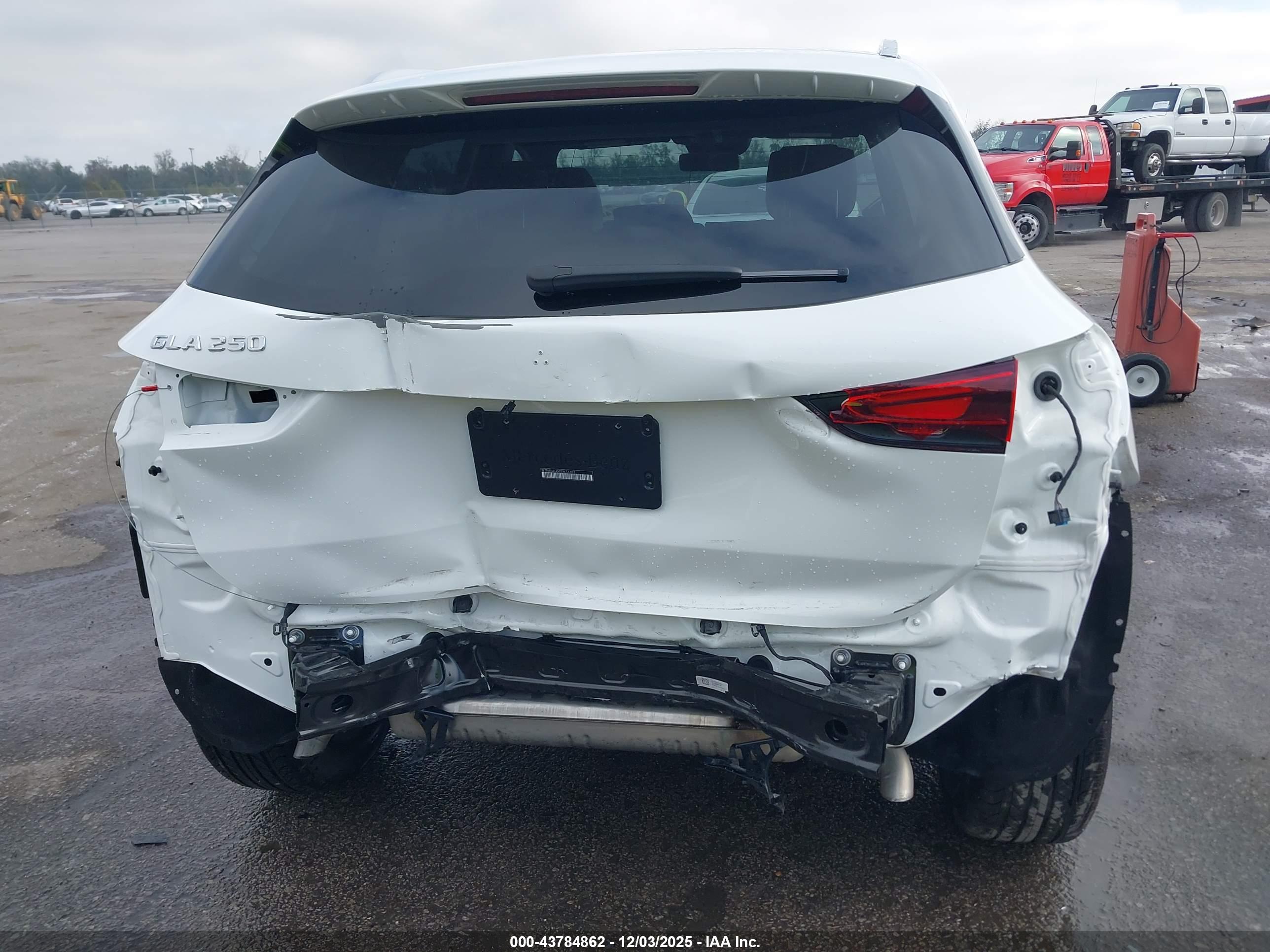 MERCEDES-BENZ GLA image 6
