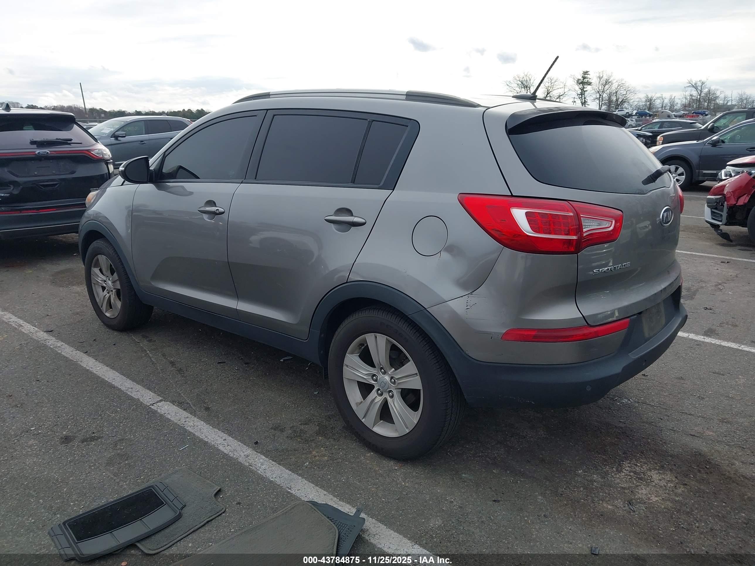 KIA SPORTAGE image 3