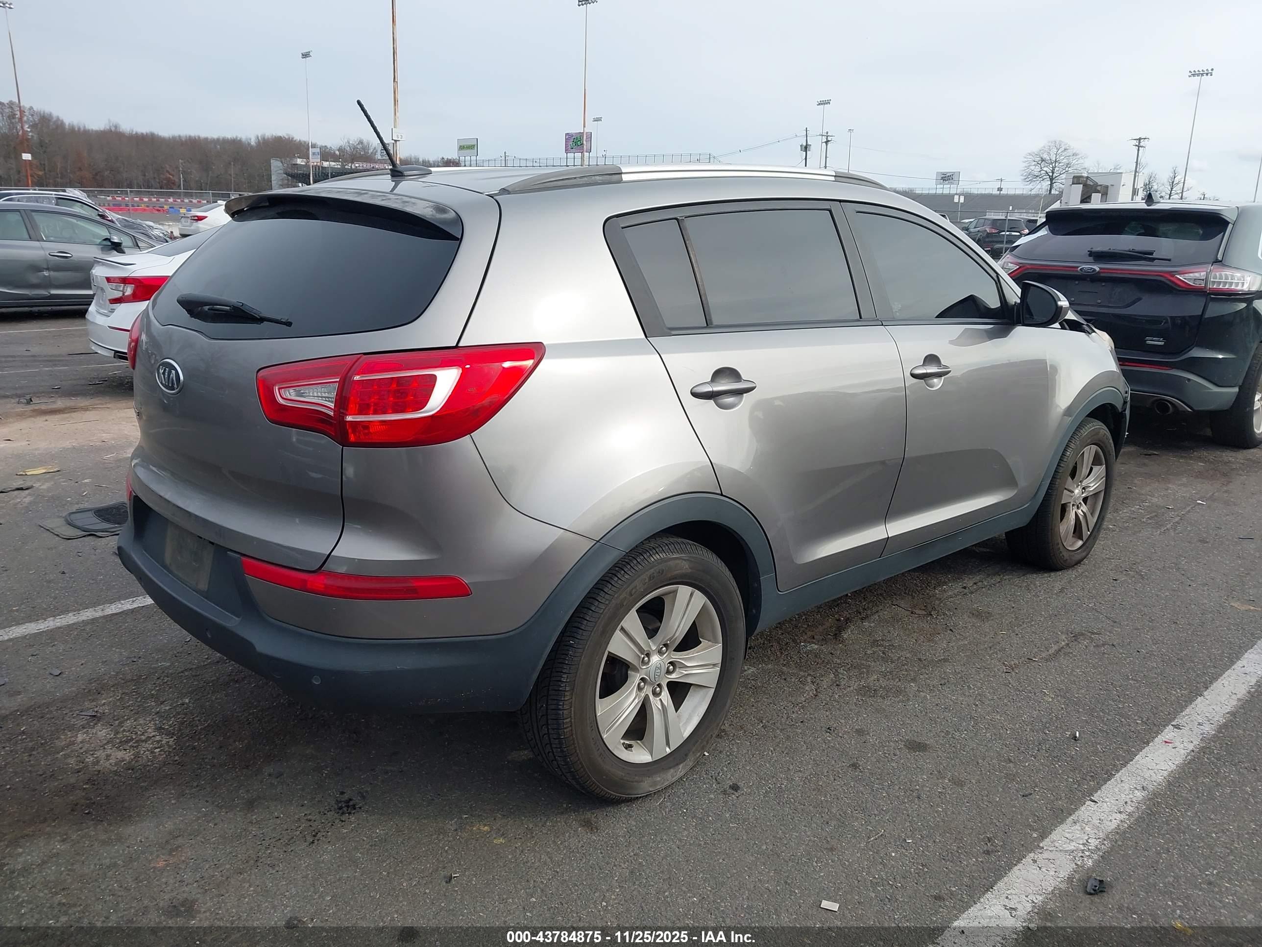 KIA SPORTAGE image 4