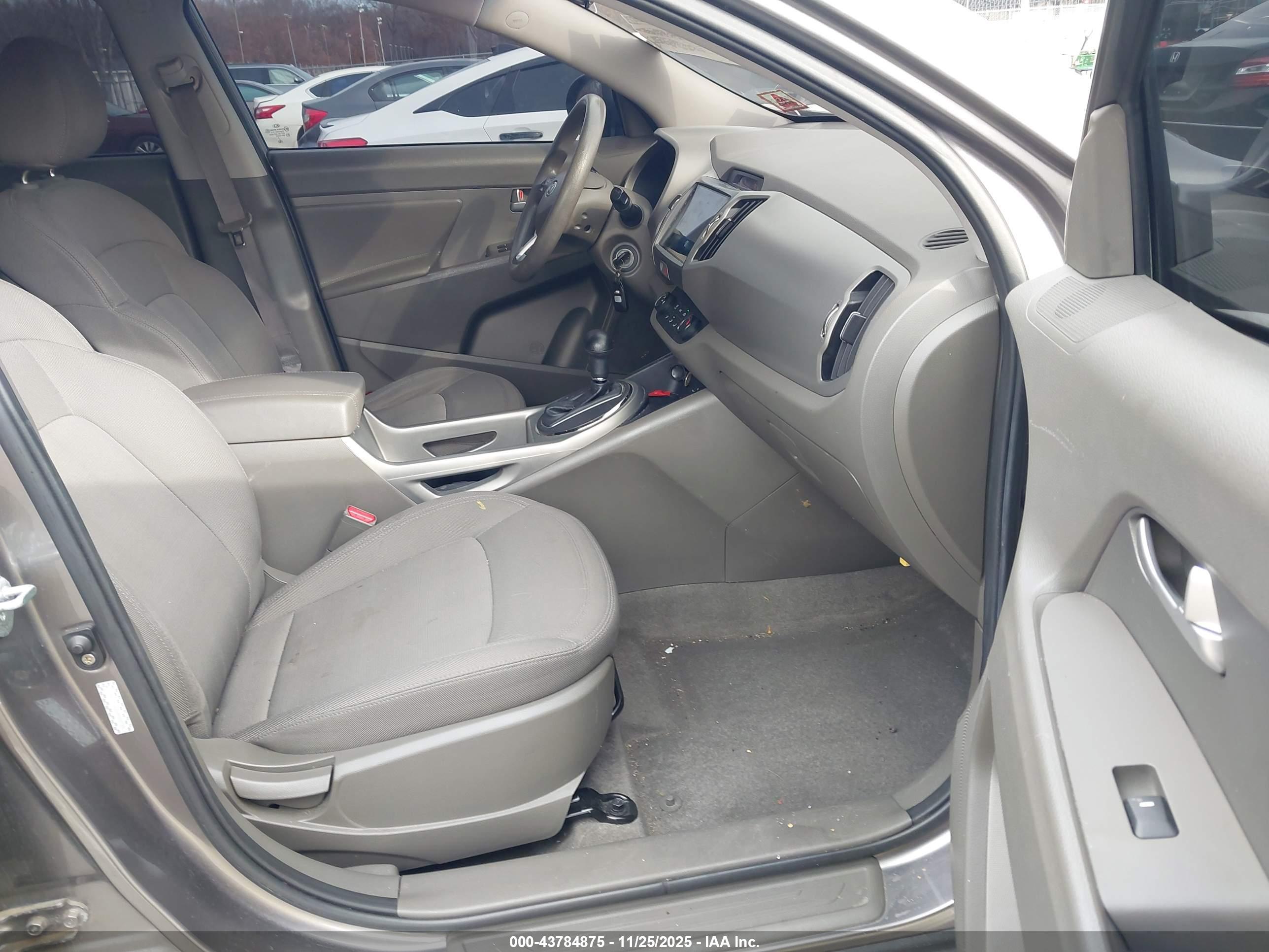 KIA SPORTAGE image 5
