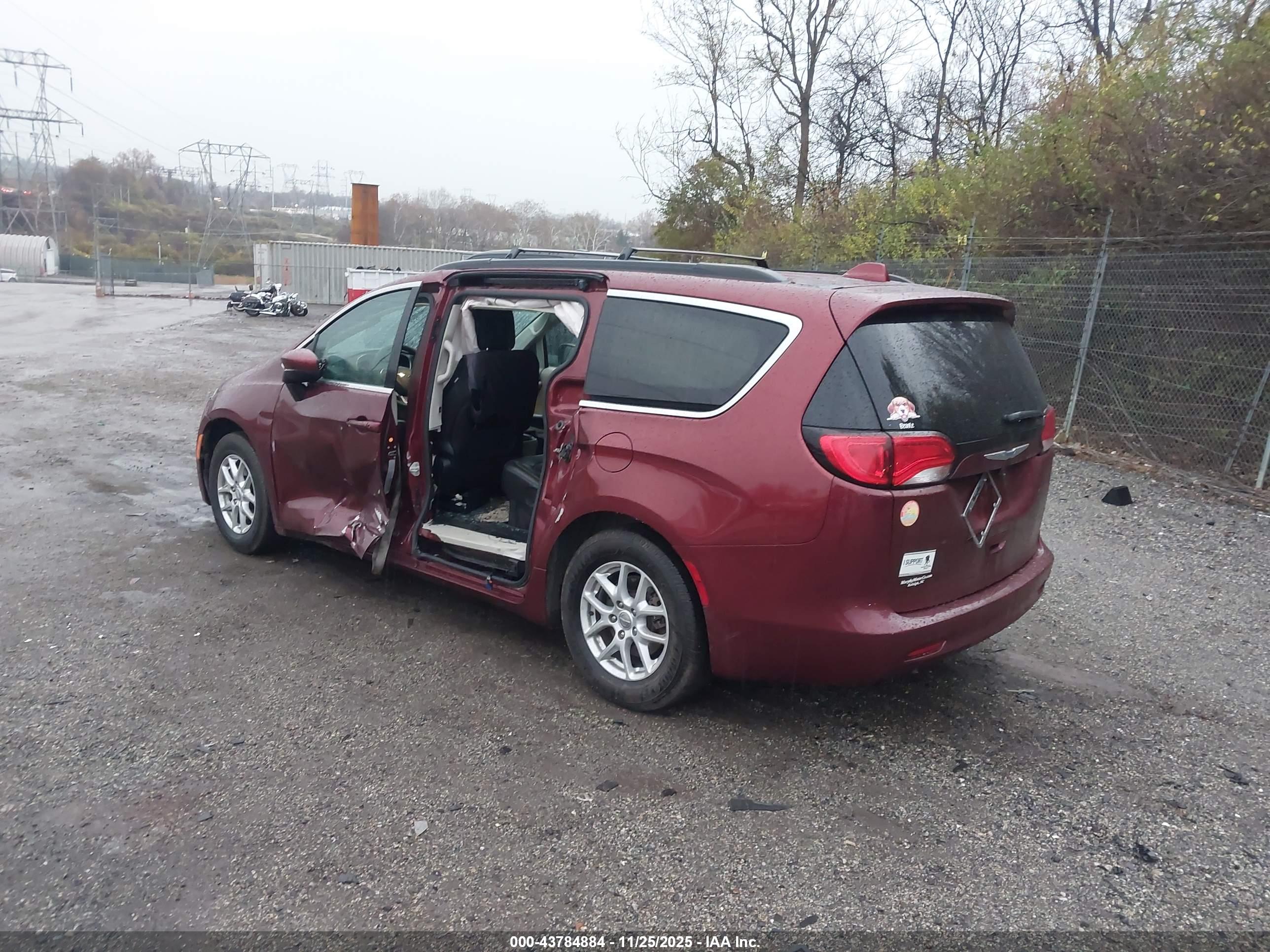 CHRYSLER VOYAGER image 3