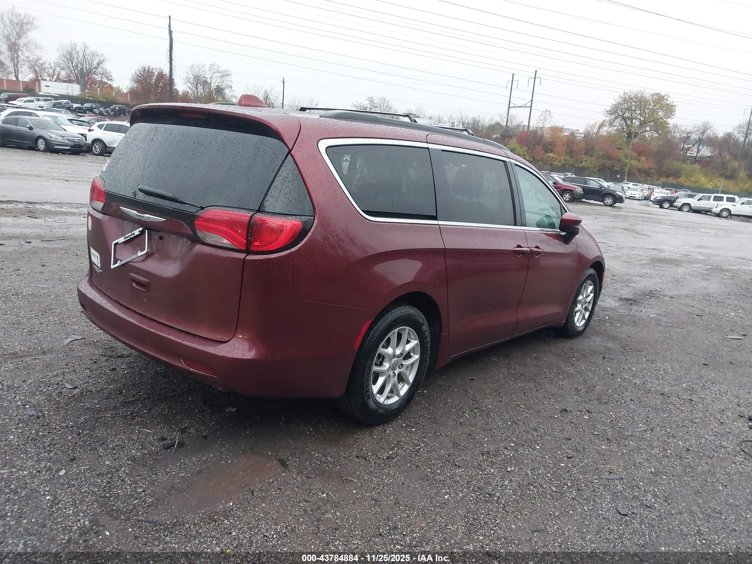 CHRYSLER VOYAGER image 4
