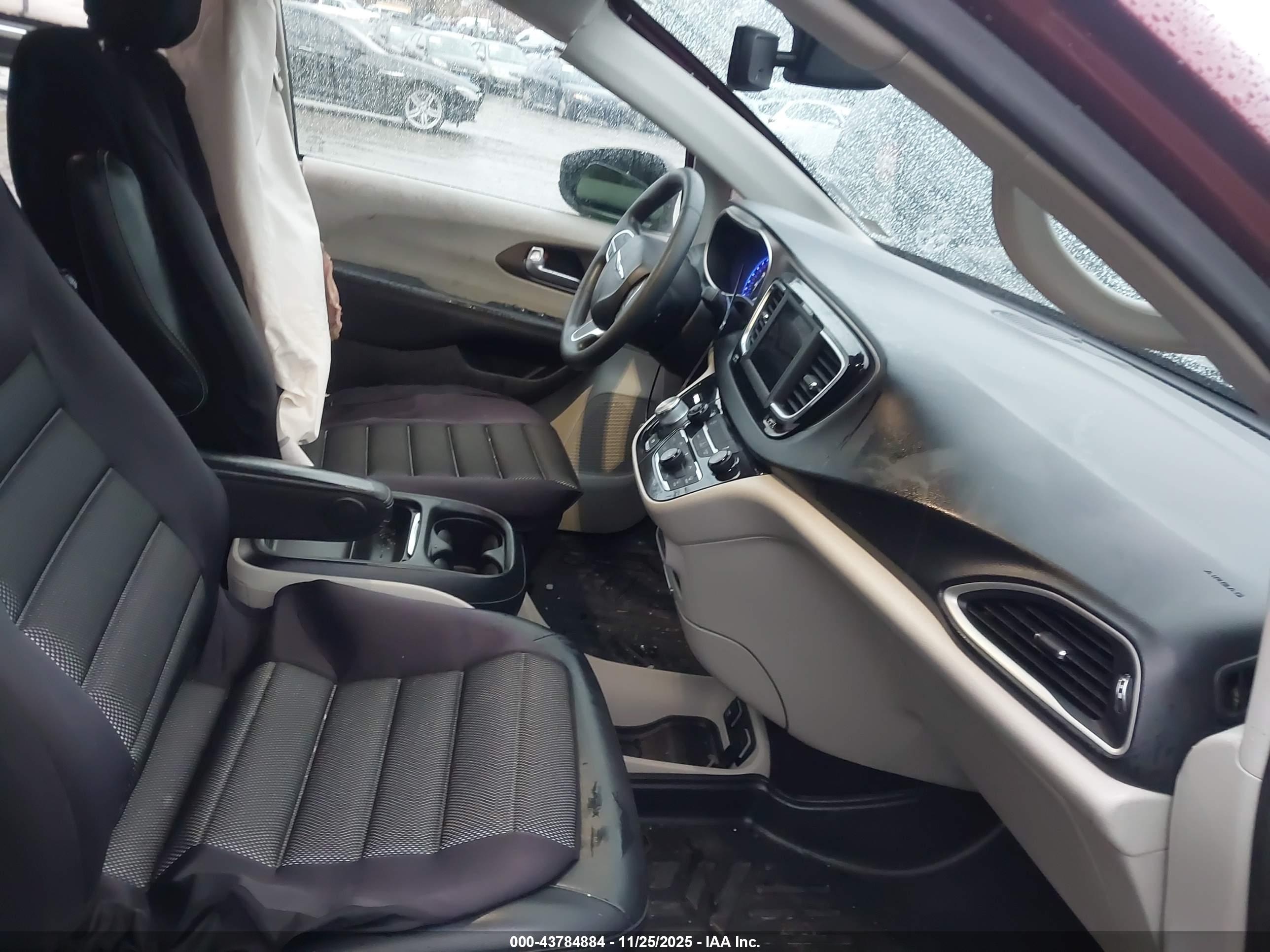 CHRYSLER VOYAGER image 5