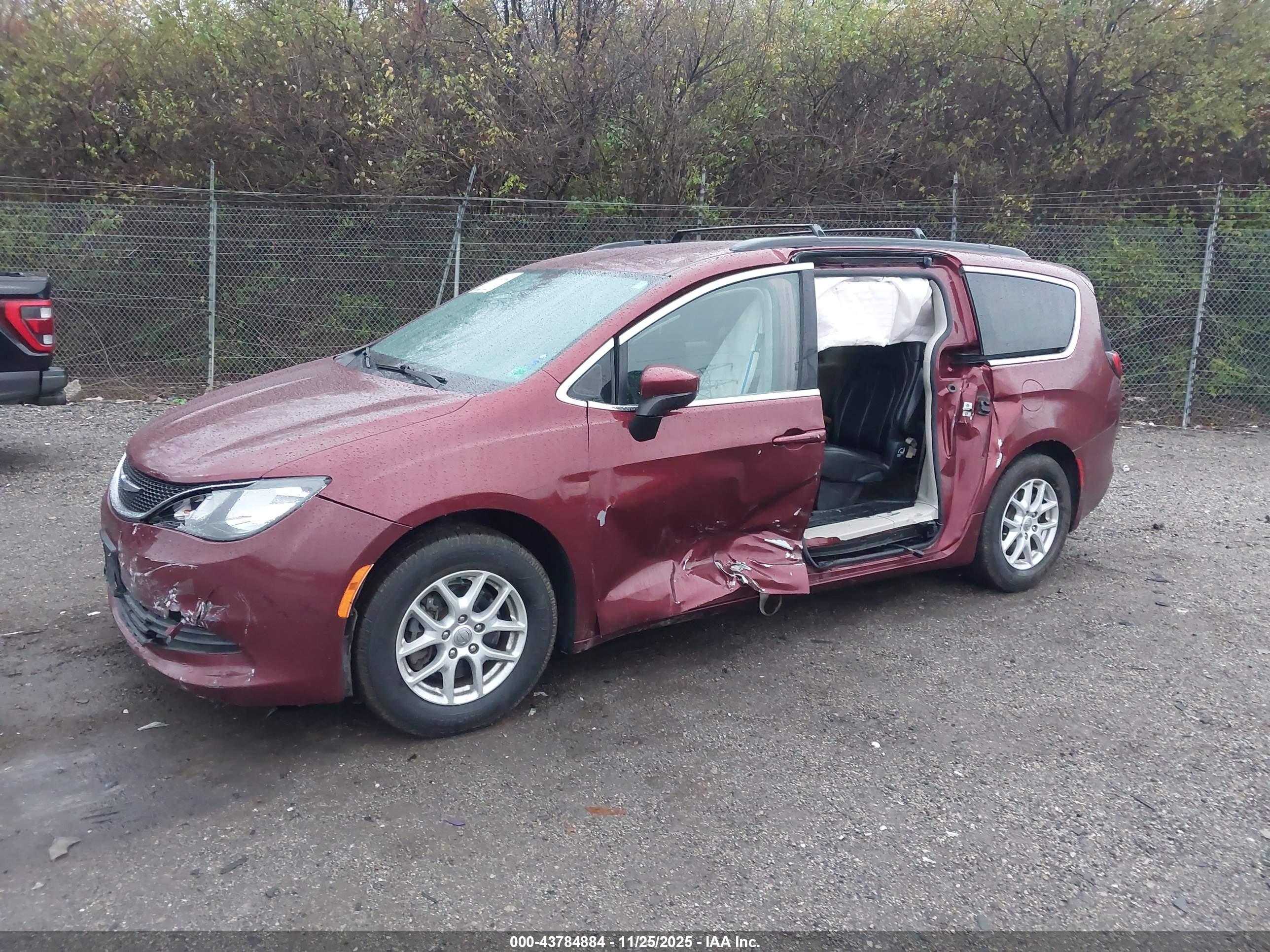 CHRYSLER VOYAGER image 6